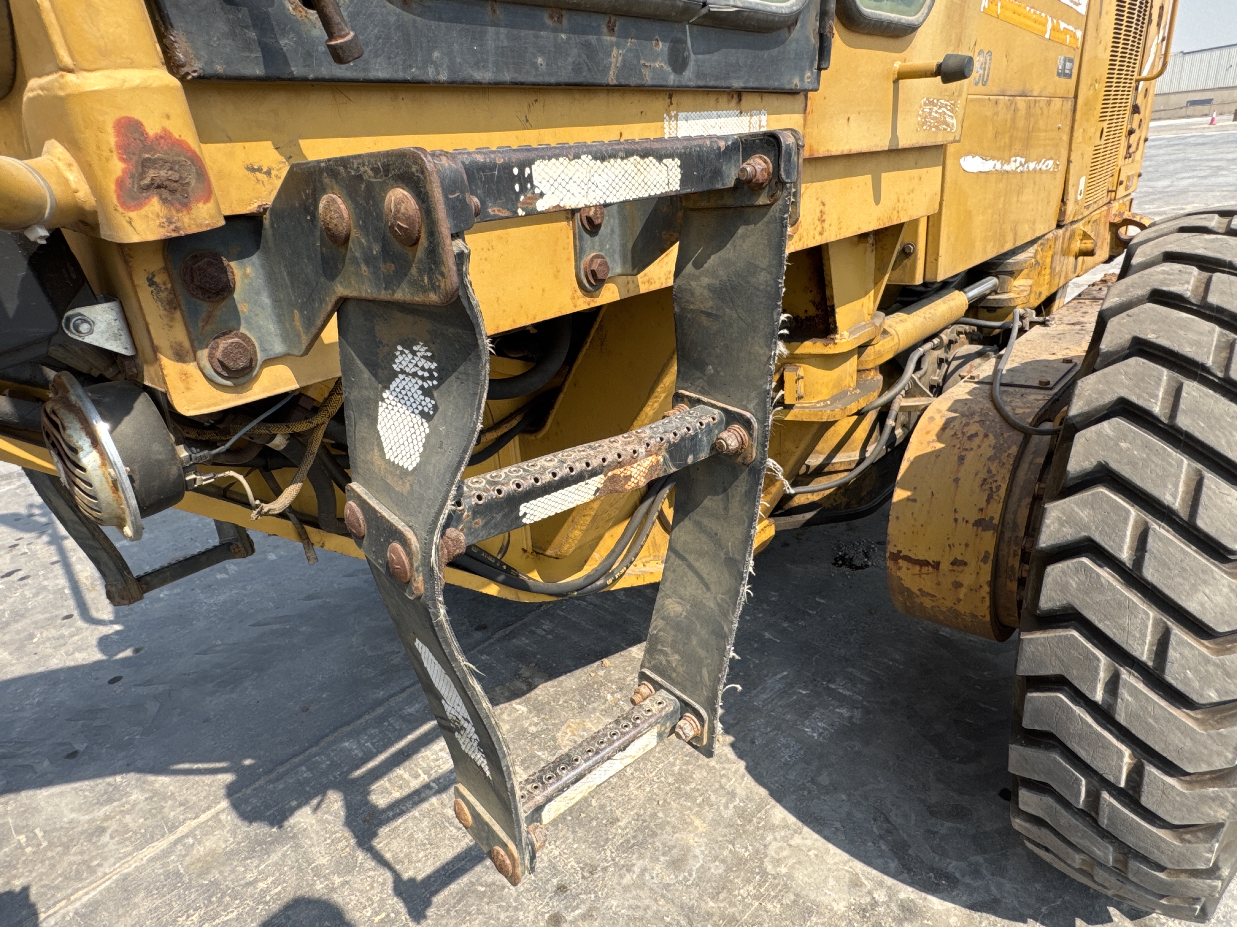 MGG-001-Cat-140K-Motor-graders-inspection-Structure-Steps/ladders-2