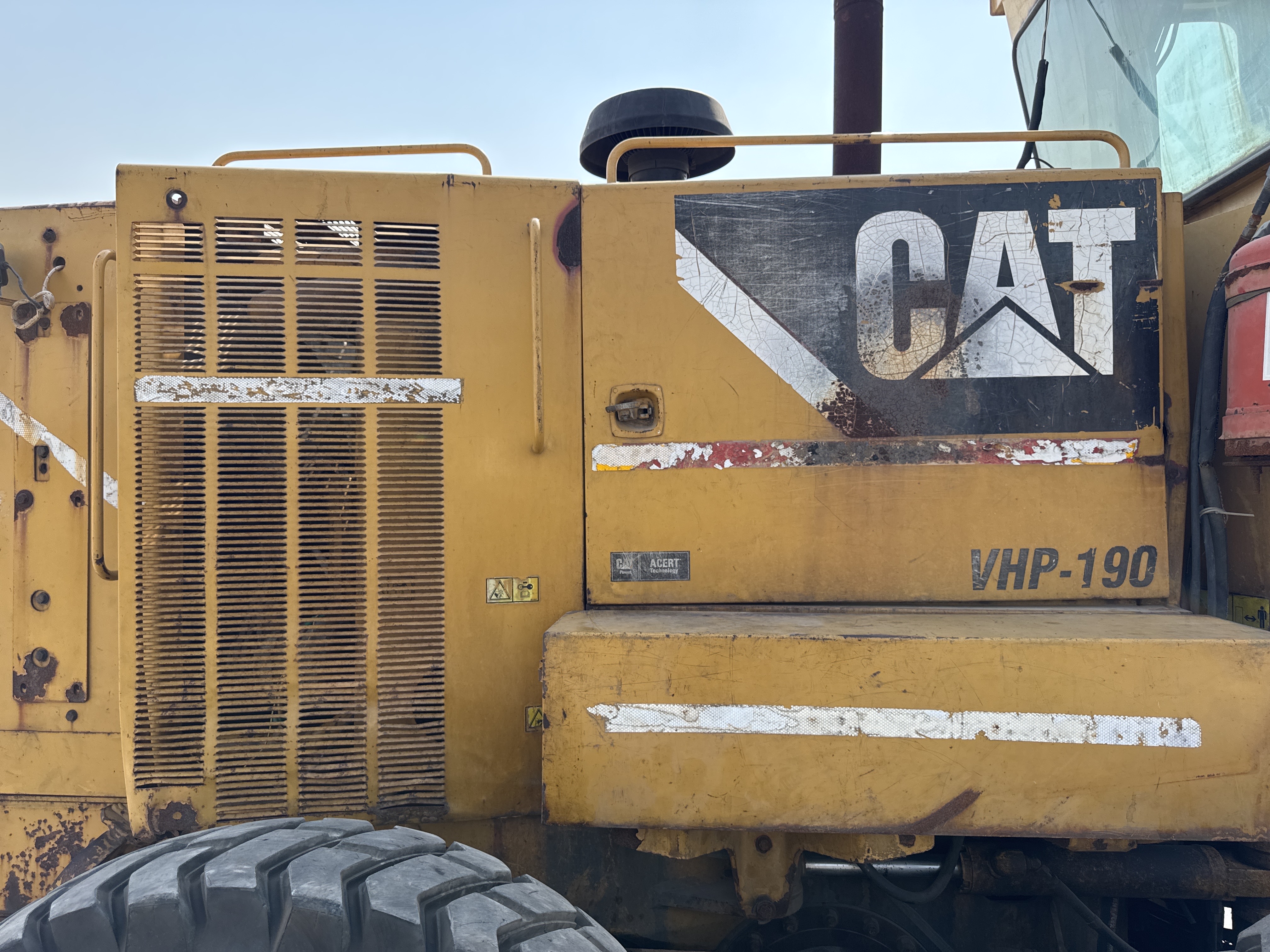 MGG-001-Cat-140K-Motor-graders-inspection-Structure-Sheet-metal-(fiberglass)-2