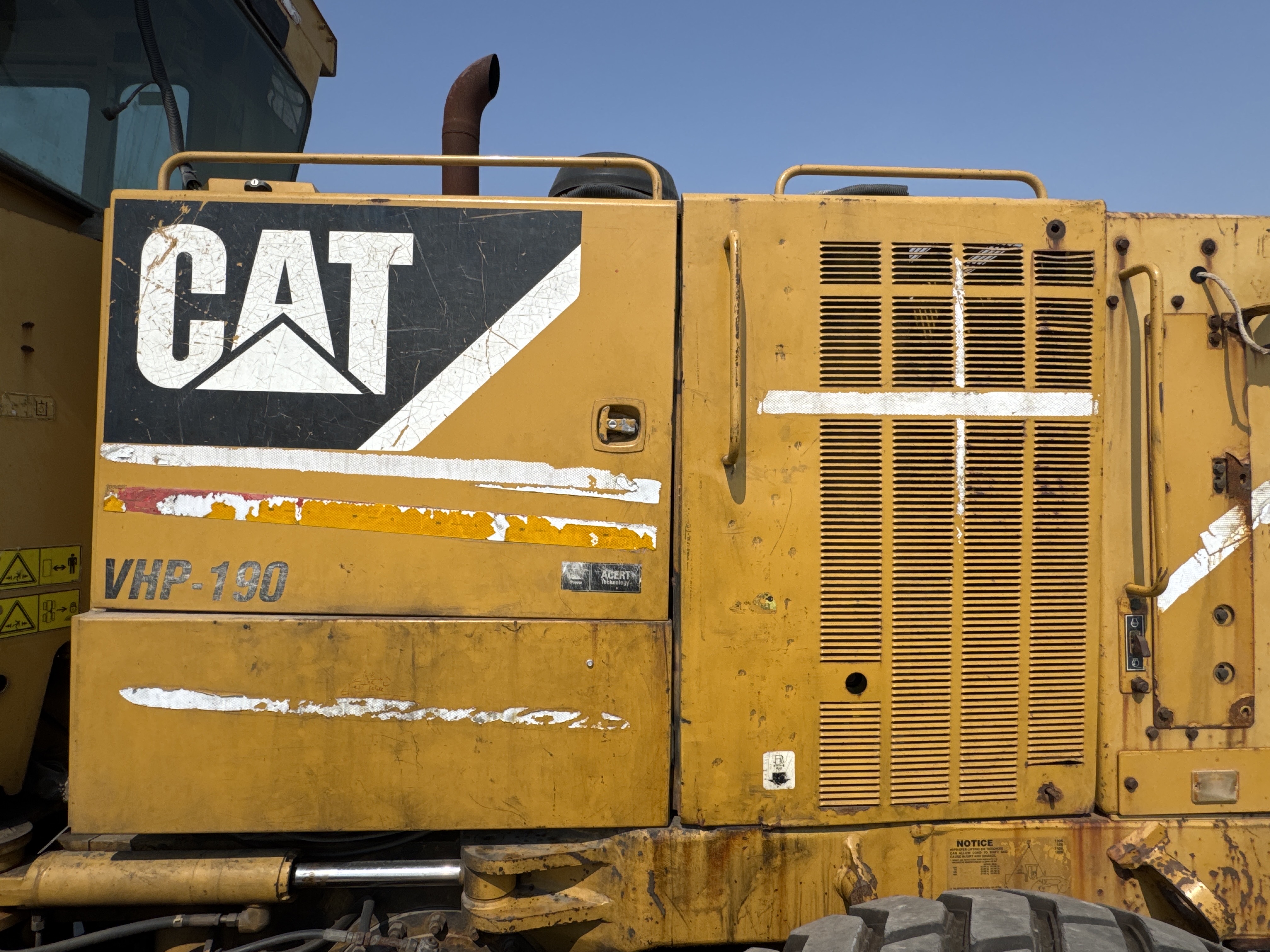 MGG-001-Cat-140K-Motor-graders-inspection-Structure-Sheet-metal-(fiberglass)-2