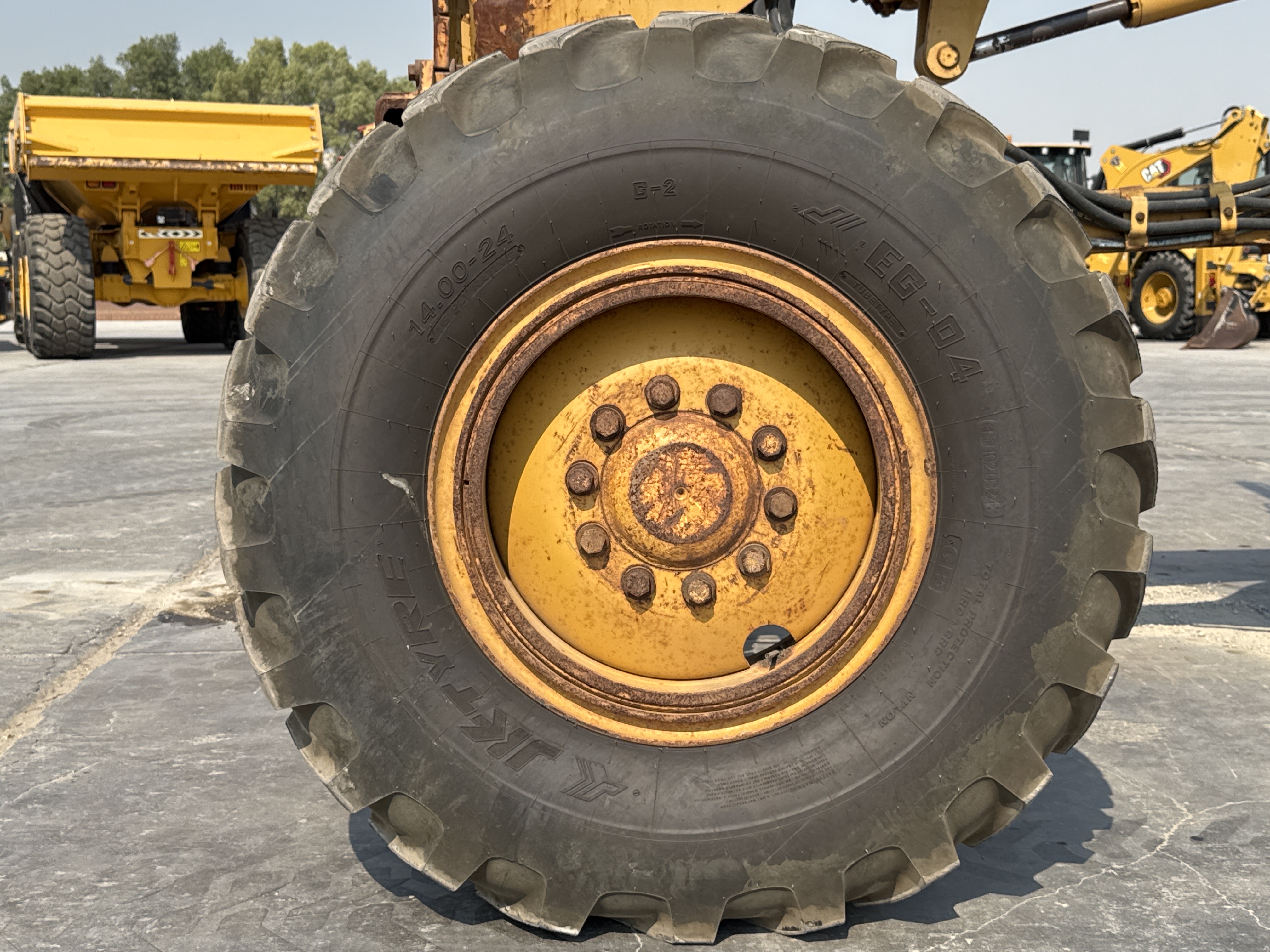 MGG-001-Cat-140K-Motor-graders-inspection-Chassis-Left-front-tire-/-wheel-hub---condition-2