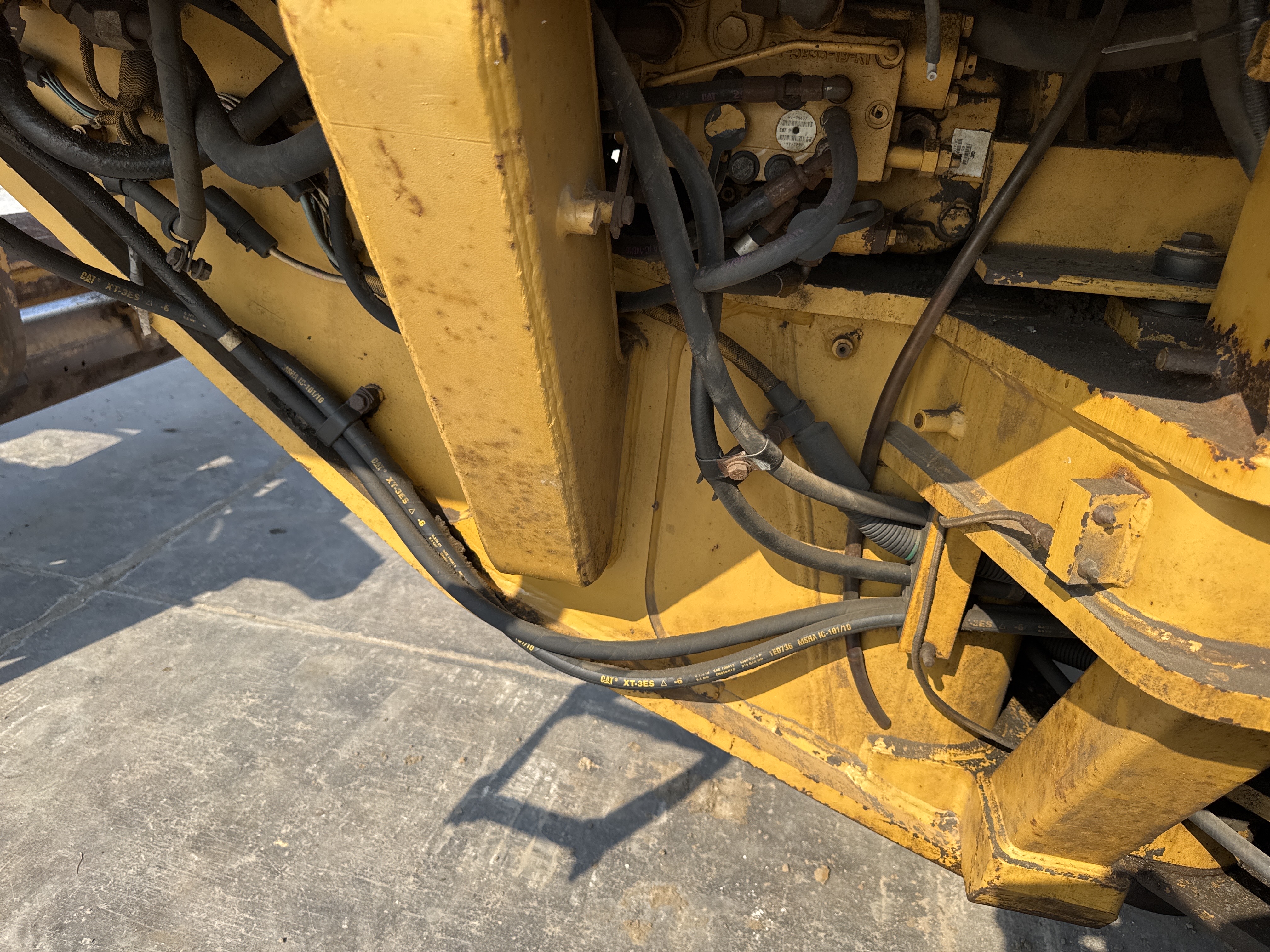 MGG-001-Cat-140K-Motor-graders-inspection-Chassis-Frame-condition-2