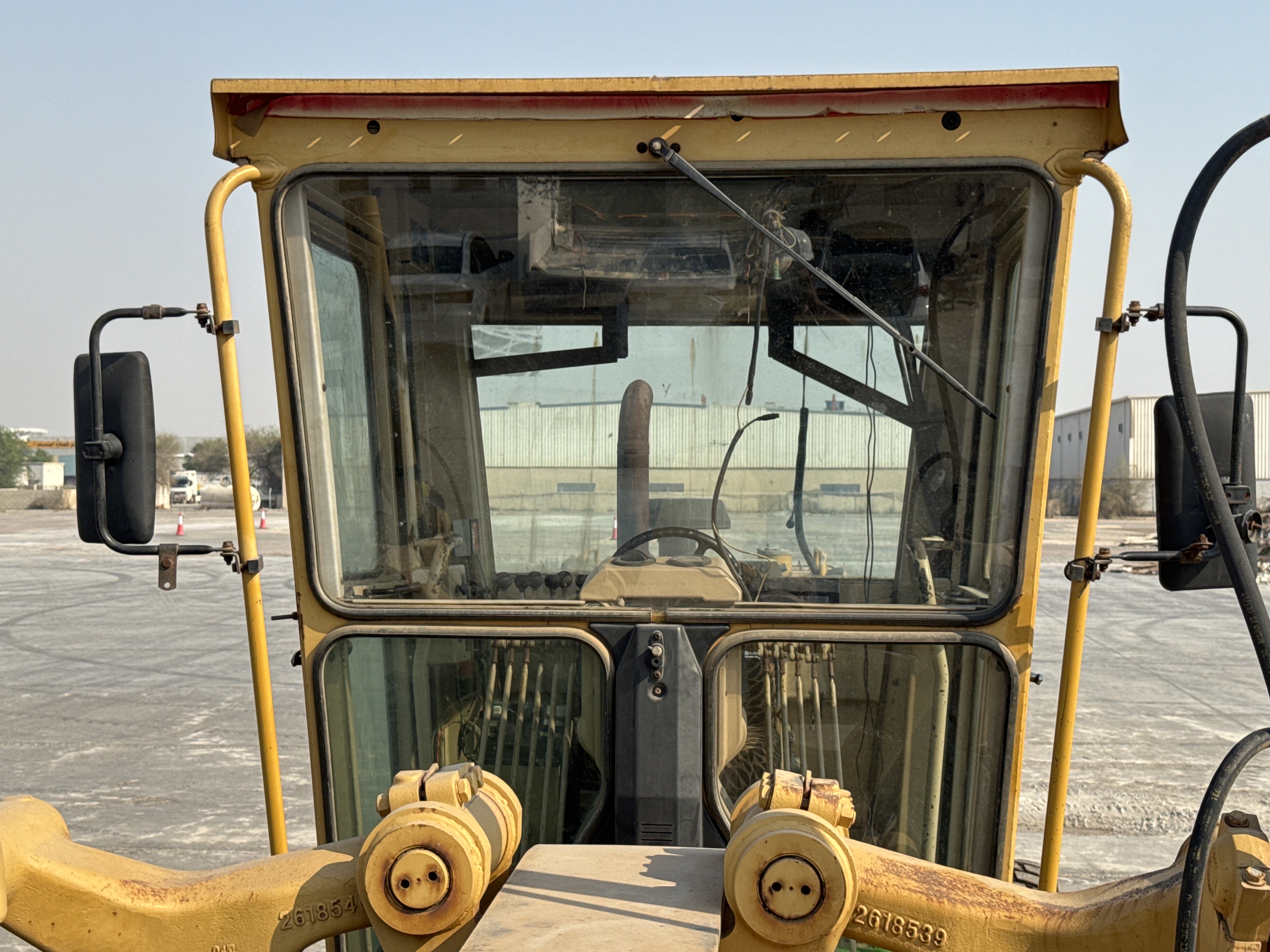MGG-001-Cat-140K-Motor-graders-inspection-Safety-Glass-2