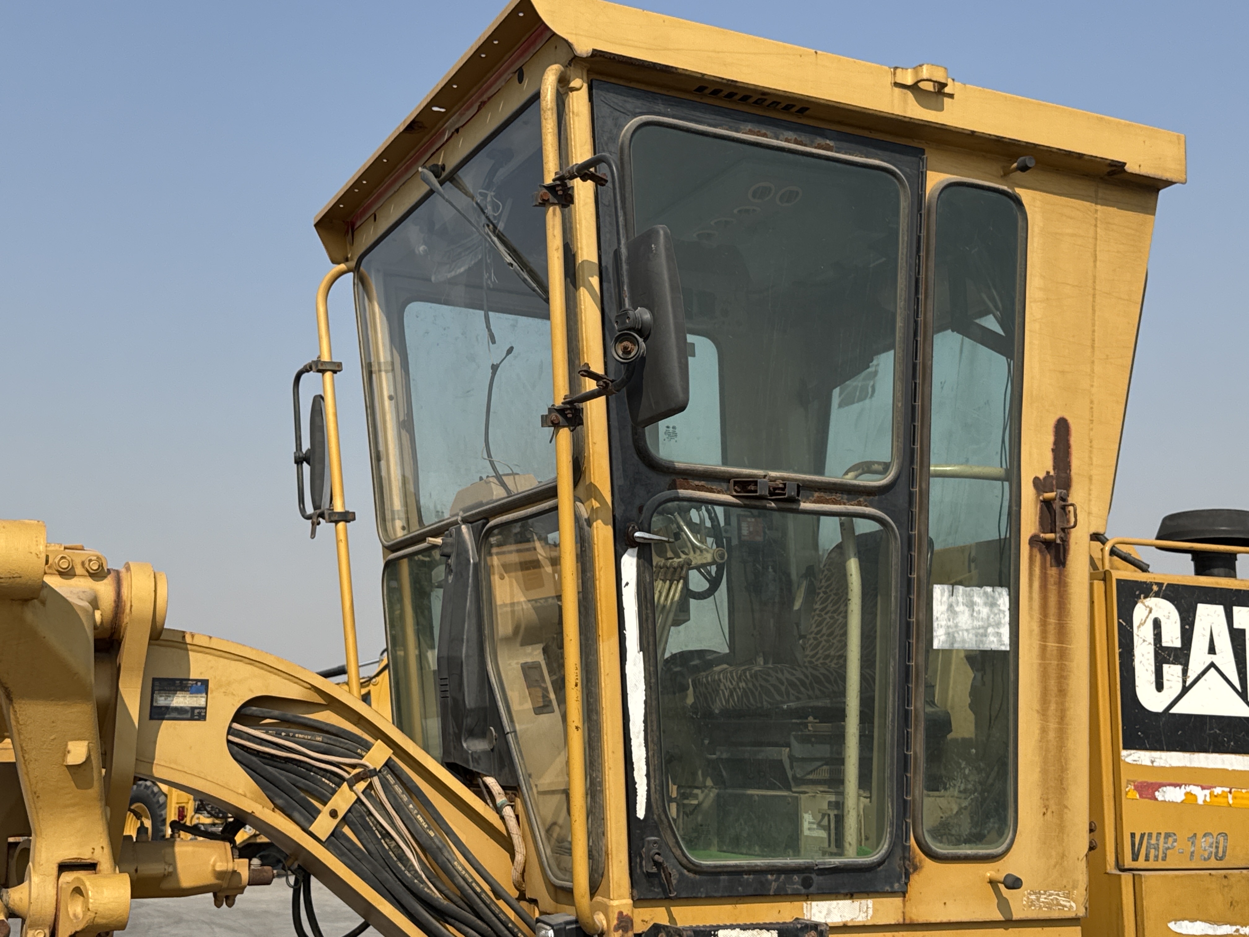MGG-001-Cat-140K-Motor-graders-inspection-Safety-Glass-2