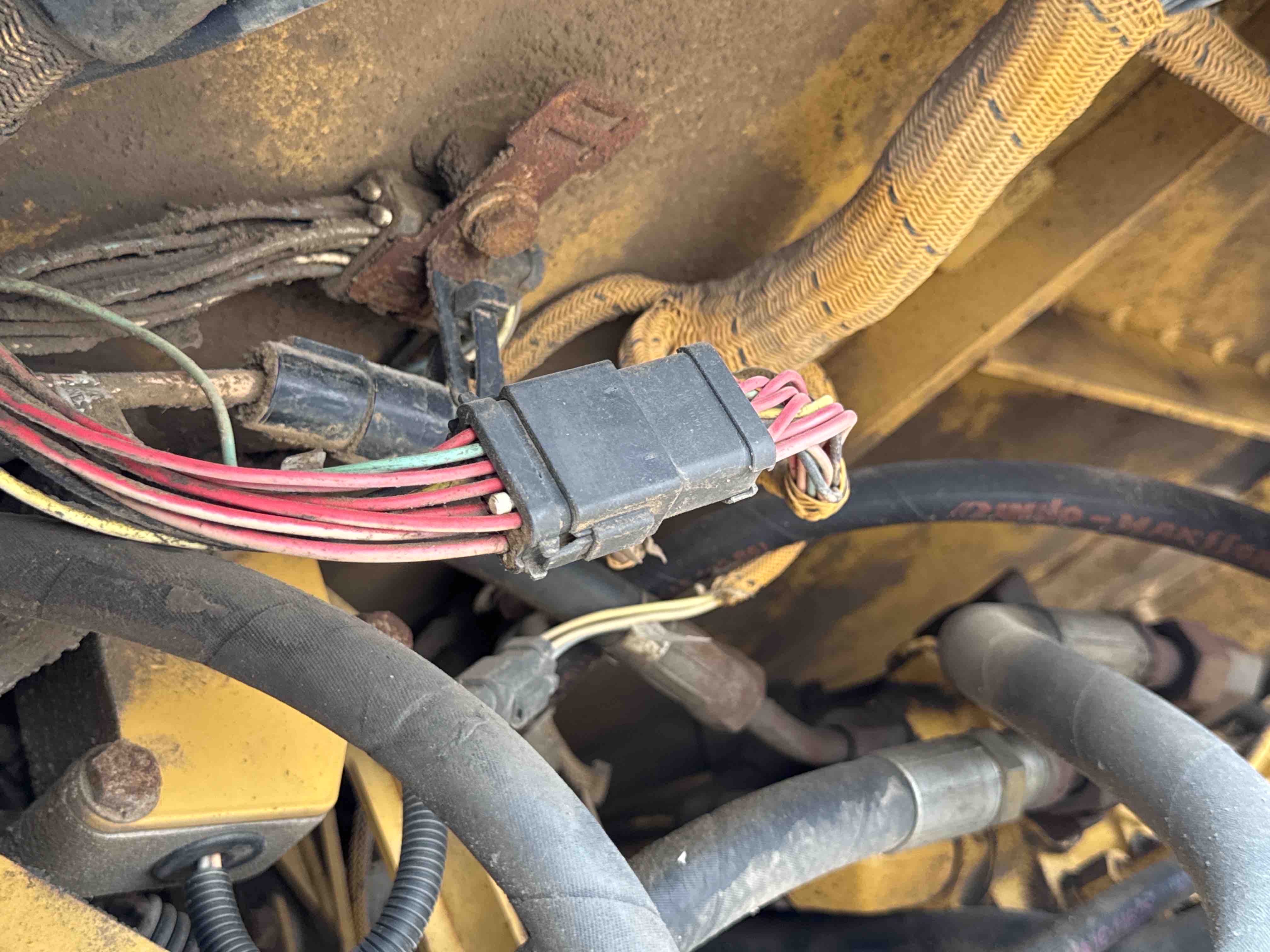 MGG-001-Cat-140K-Motor-graders-inspection-Electronics-Main-harness-2