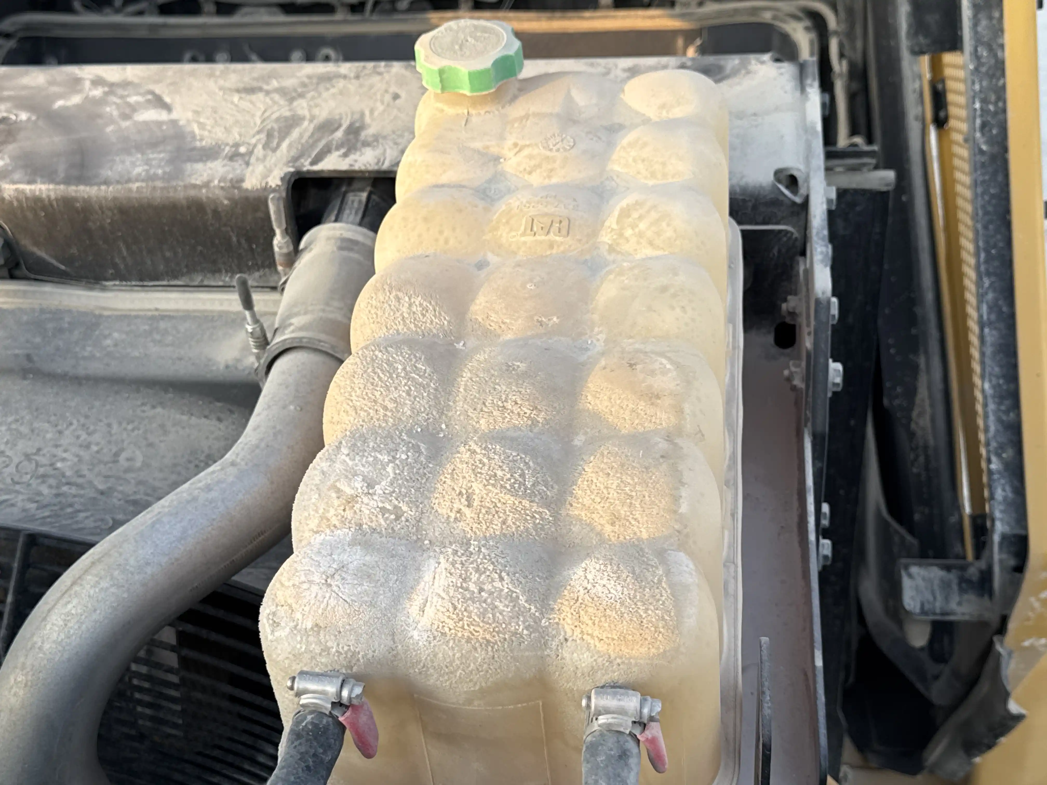 WHL-002-Cat-966L-Wheel-loaders-inspection-Engine-Radiator,-condenser,-intercooler,-hydraulic-cooler-1