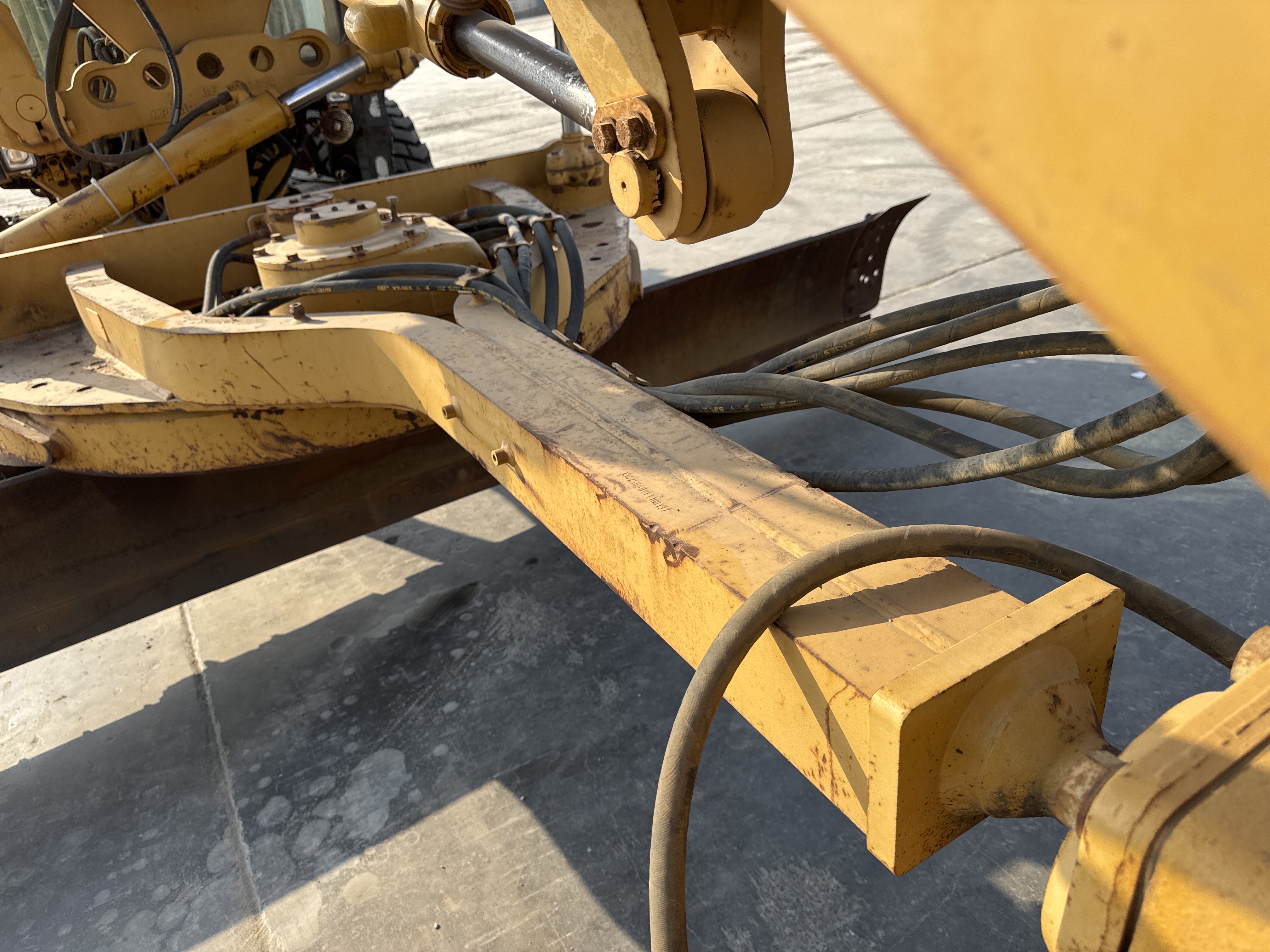 MGG-001-Cat-140K-Motor-graders-inspection-Chassis-Draw-bar-2