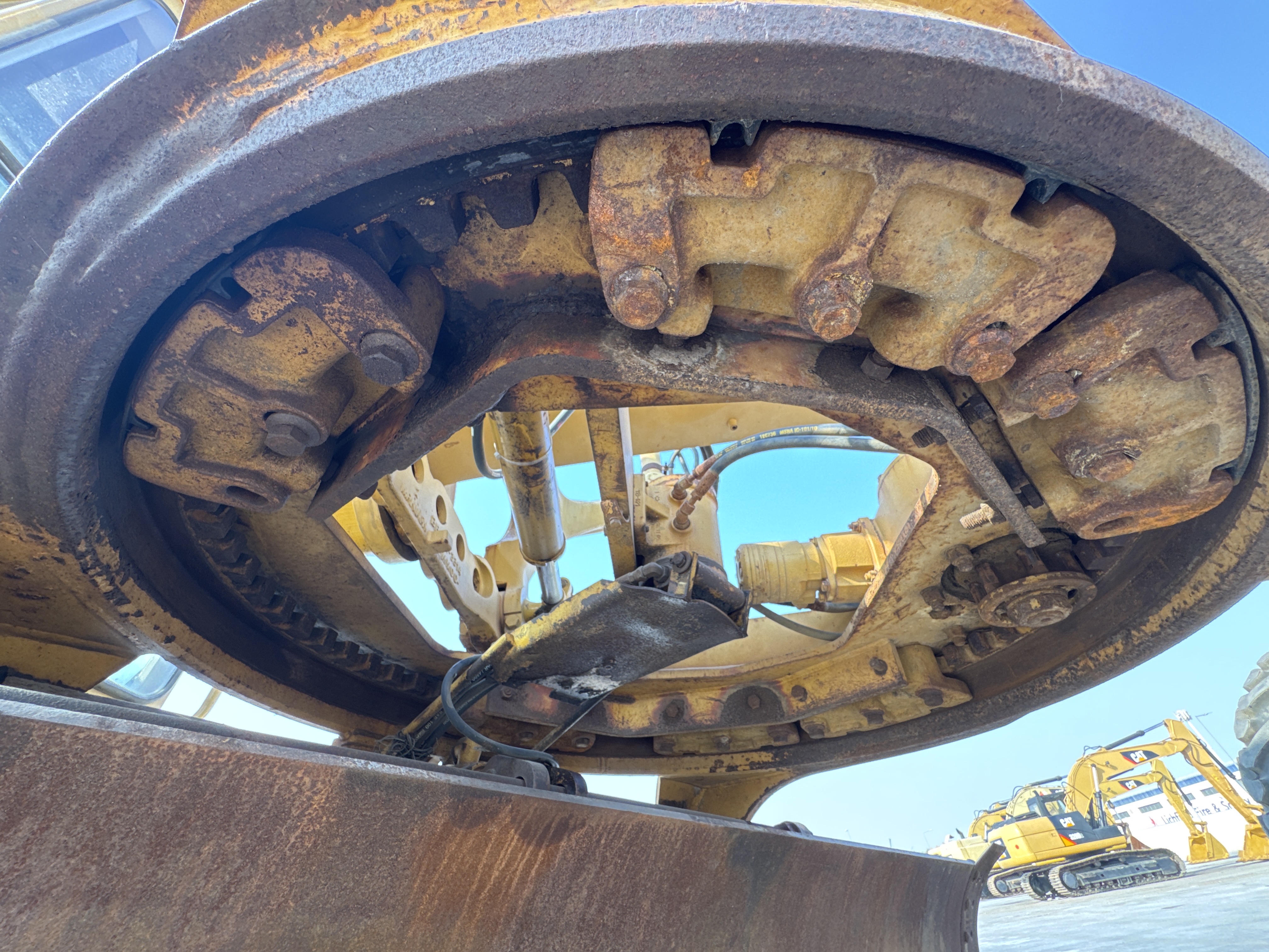 MGG-001-Cat-140K-Motor-graders-inspection-Chassis-Turn-table-2