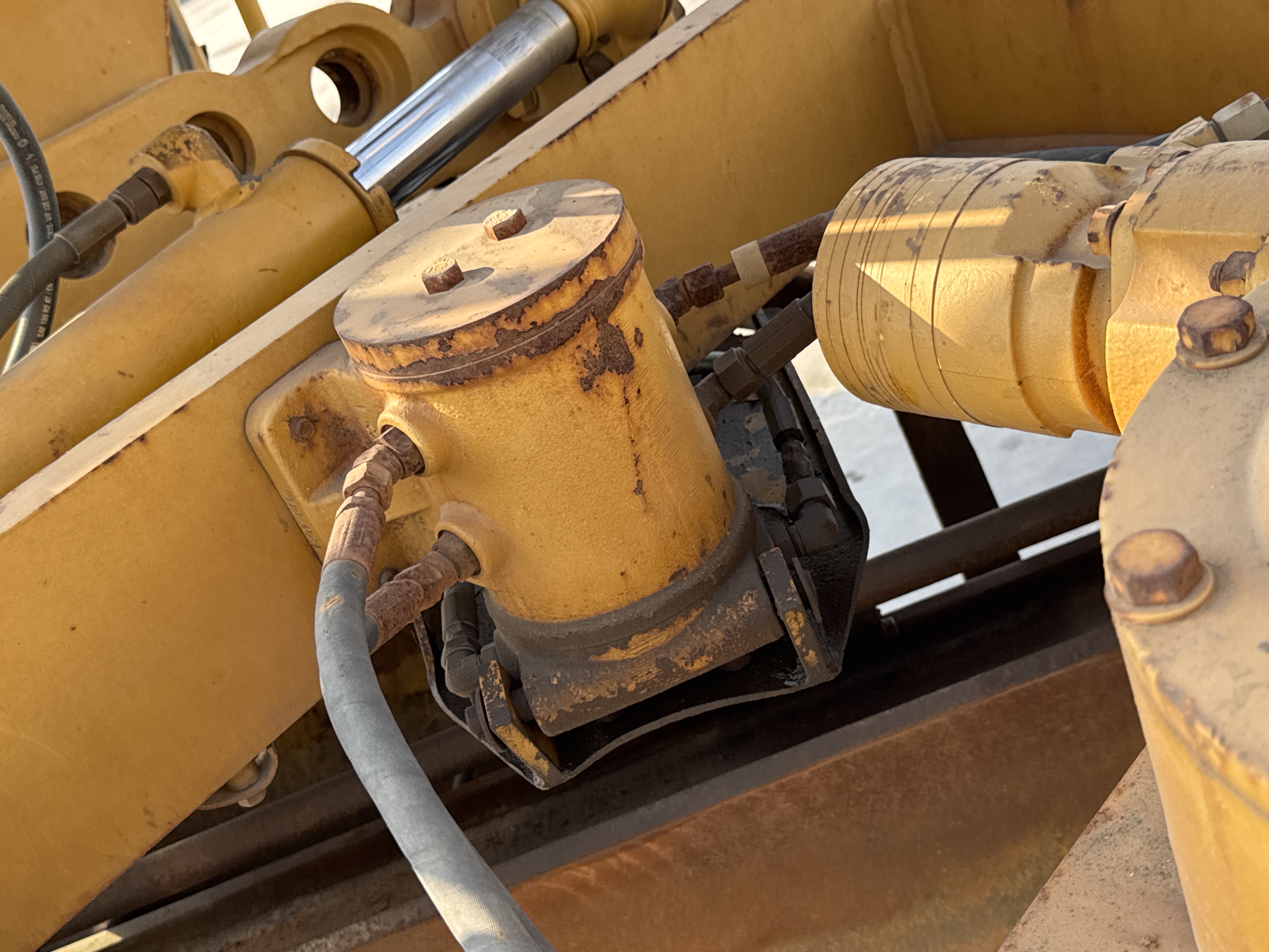 MGG-001-Cat-140K-Motor-graders-inspection-Chassis-Turn-table-2