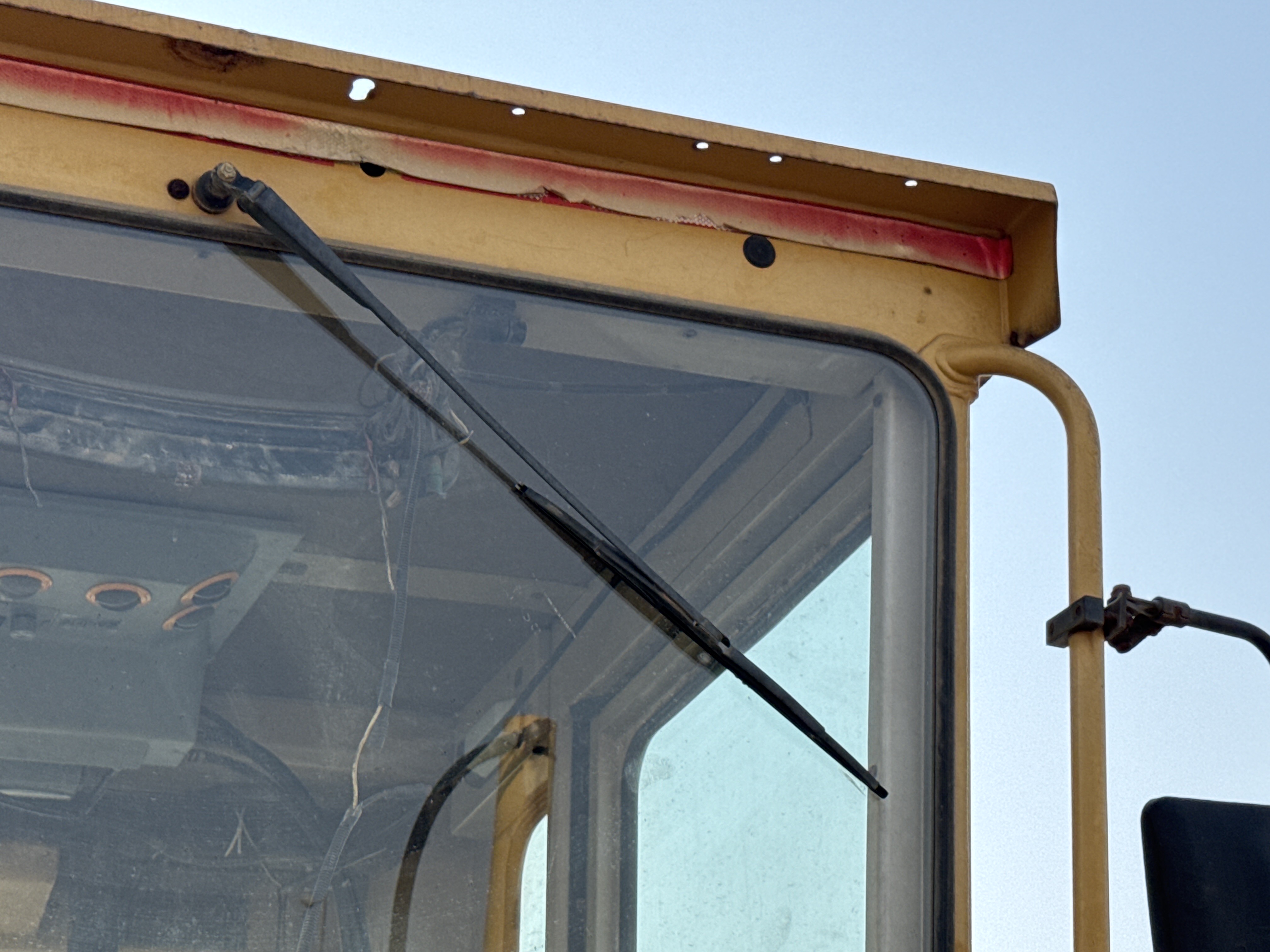 MGG-001-Cat-140K-Motor-graders-inspection-Electronics-Wipers-2