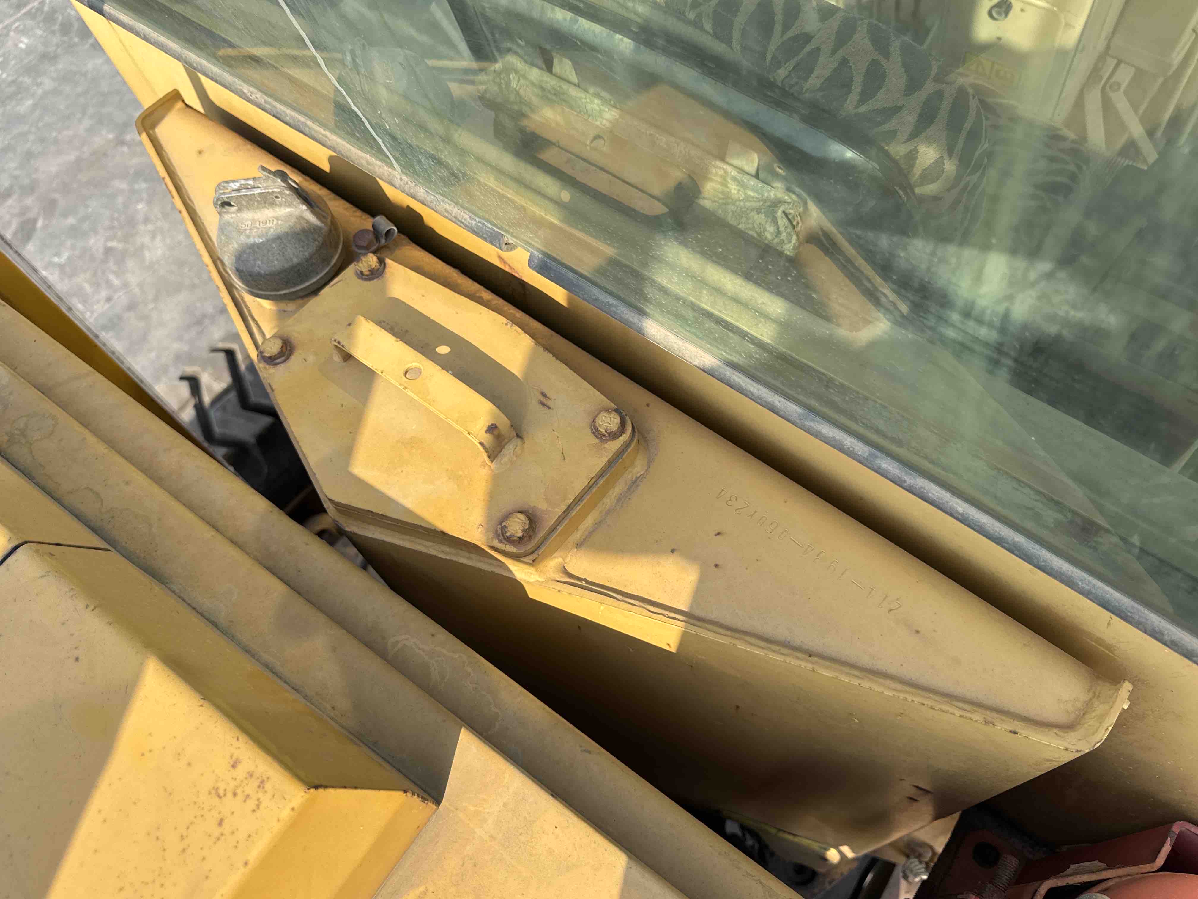 MGG-001-Cat-140K-Motor-graders-inspection-Hydraulics-Hydraulic-Tank-2