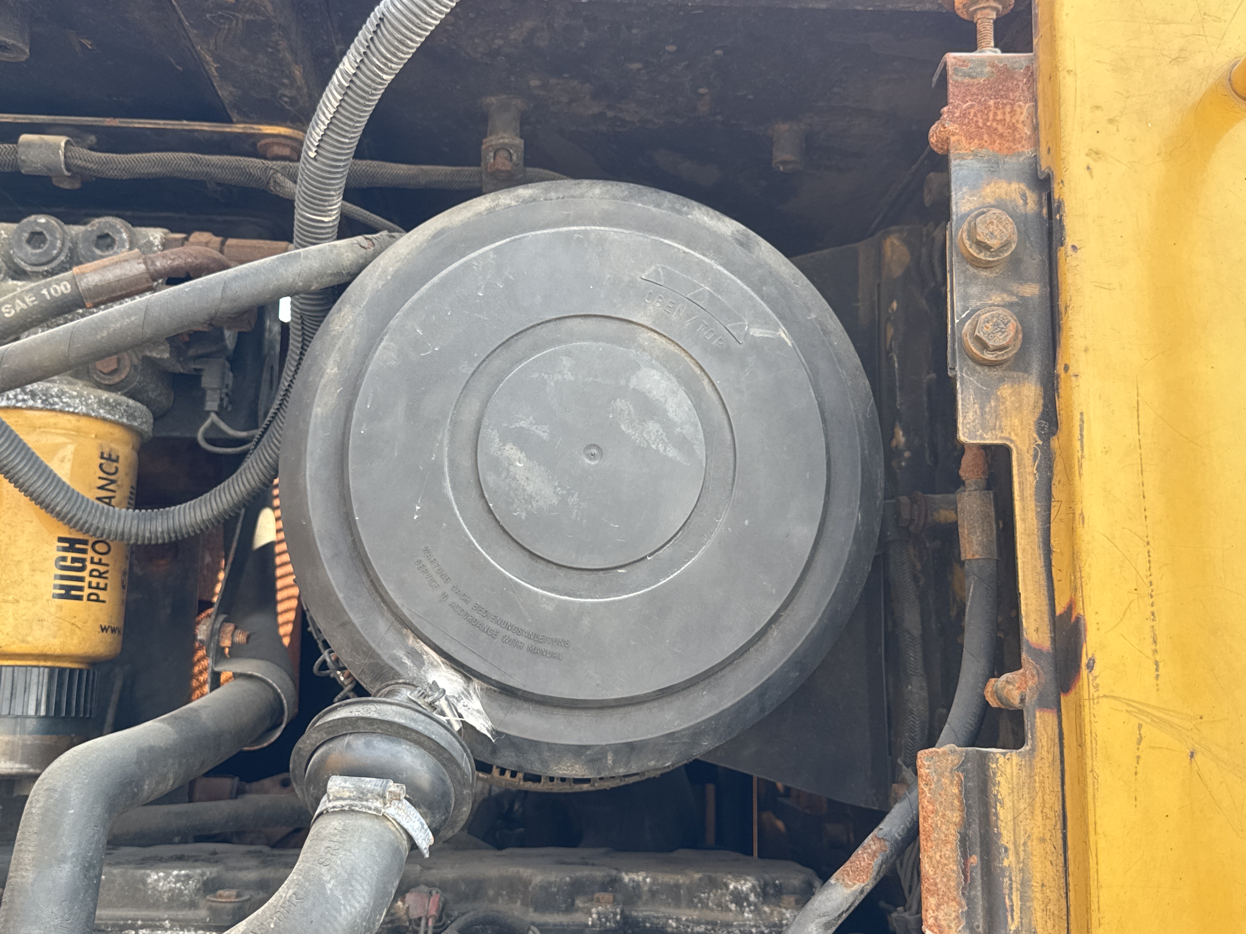 MGG-001-Cat-140K-Motor-graders-inspection-Engine-Air-intake-system-2