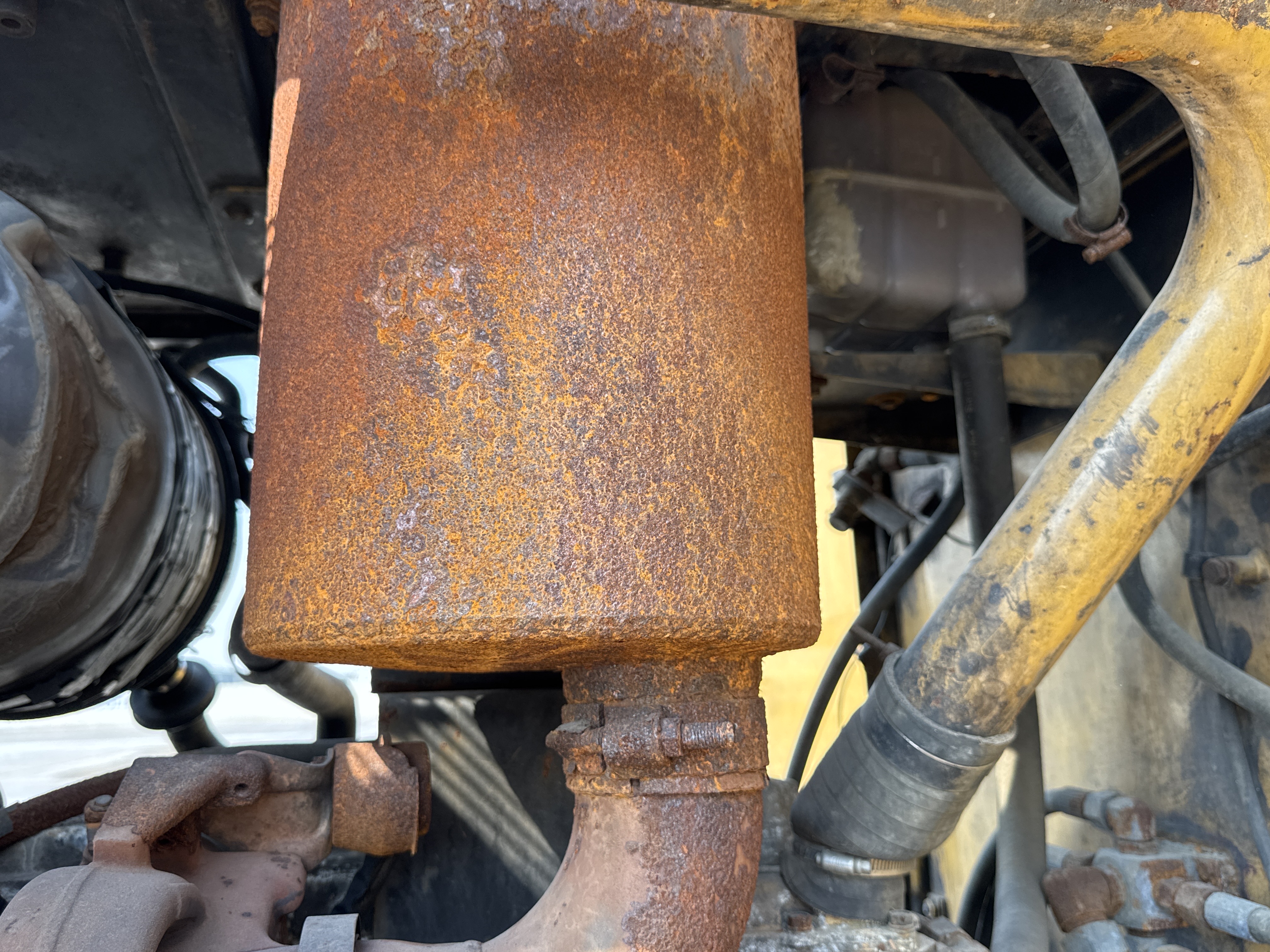 MGG-001-Cat-140K-Motor-graders-inspection-Engine-Exhaust-system-2