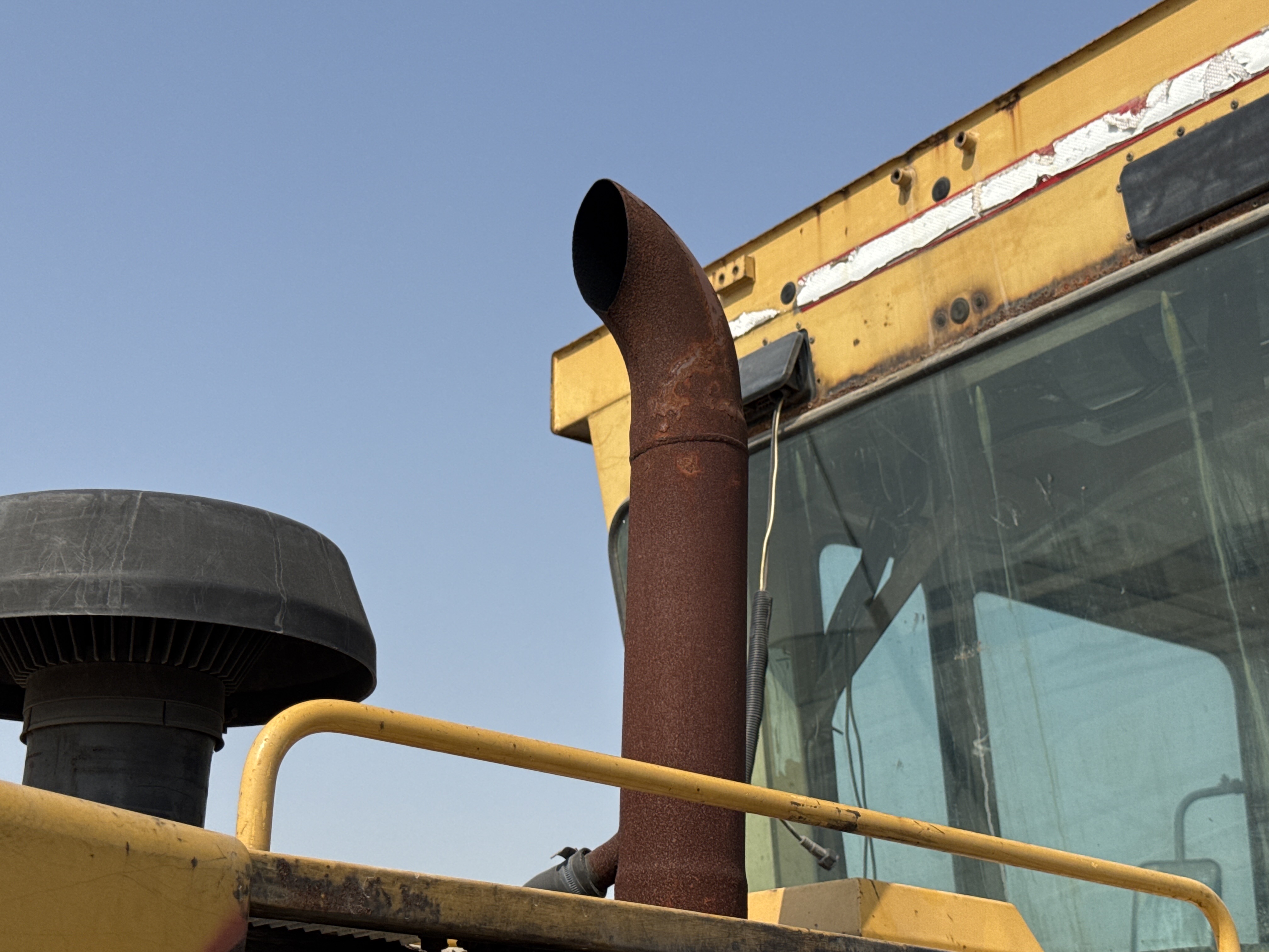 MGG-001-Cat-140K-Motor-graders-inspection-Engine-Exhaust-system-2