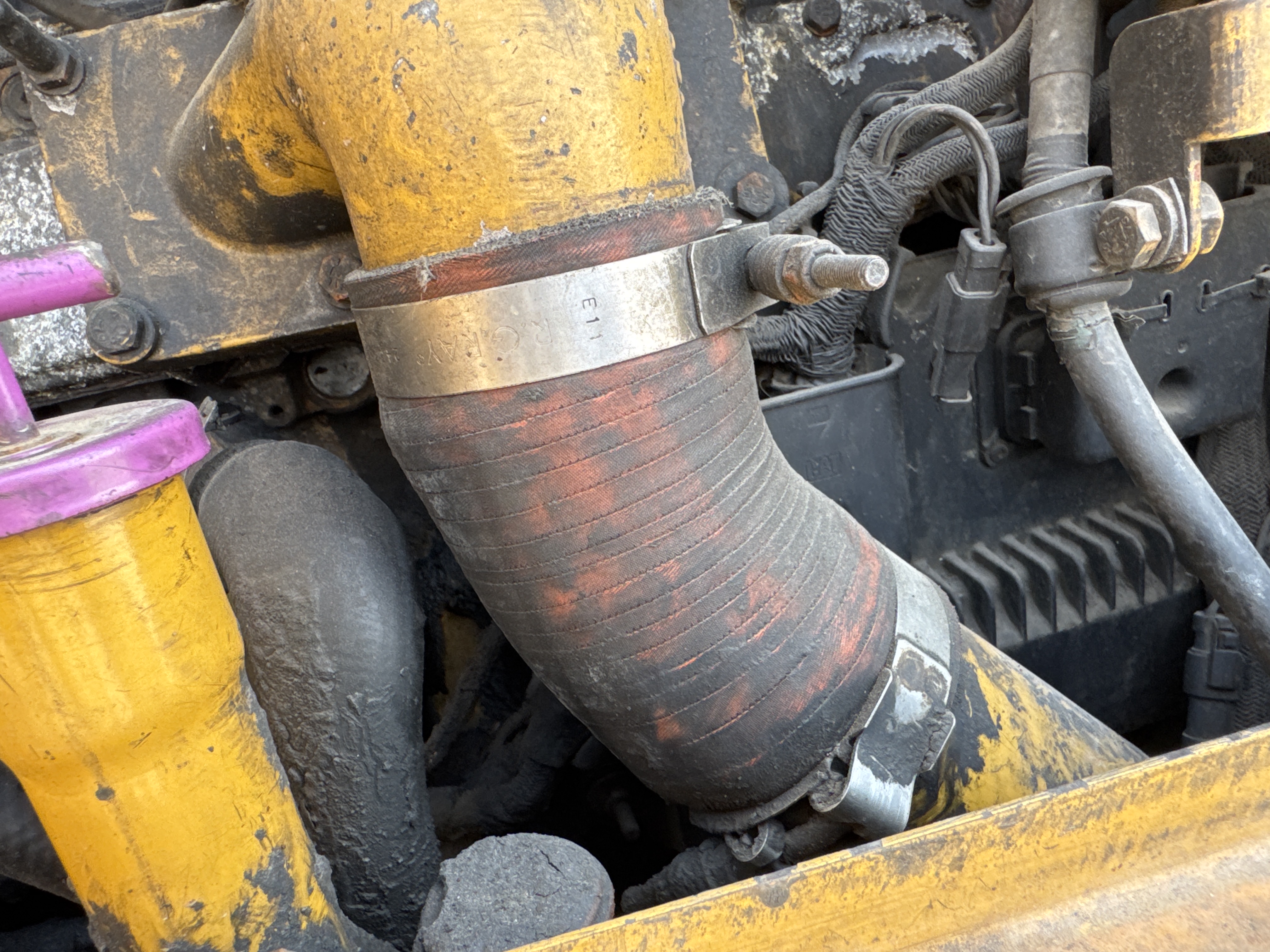 MGG-001-Cat-140K-Motor-graders-inspection-Engine-Hoses-2