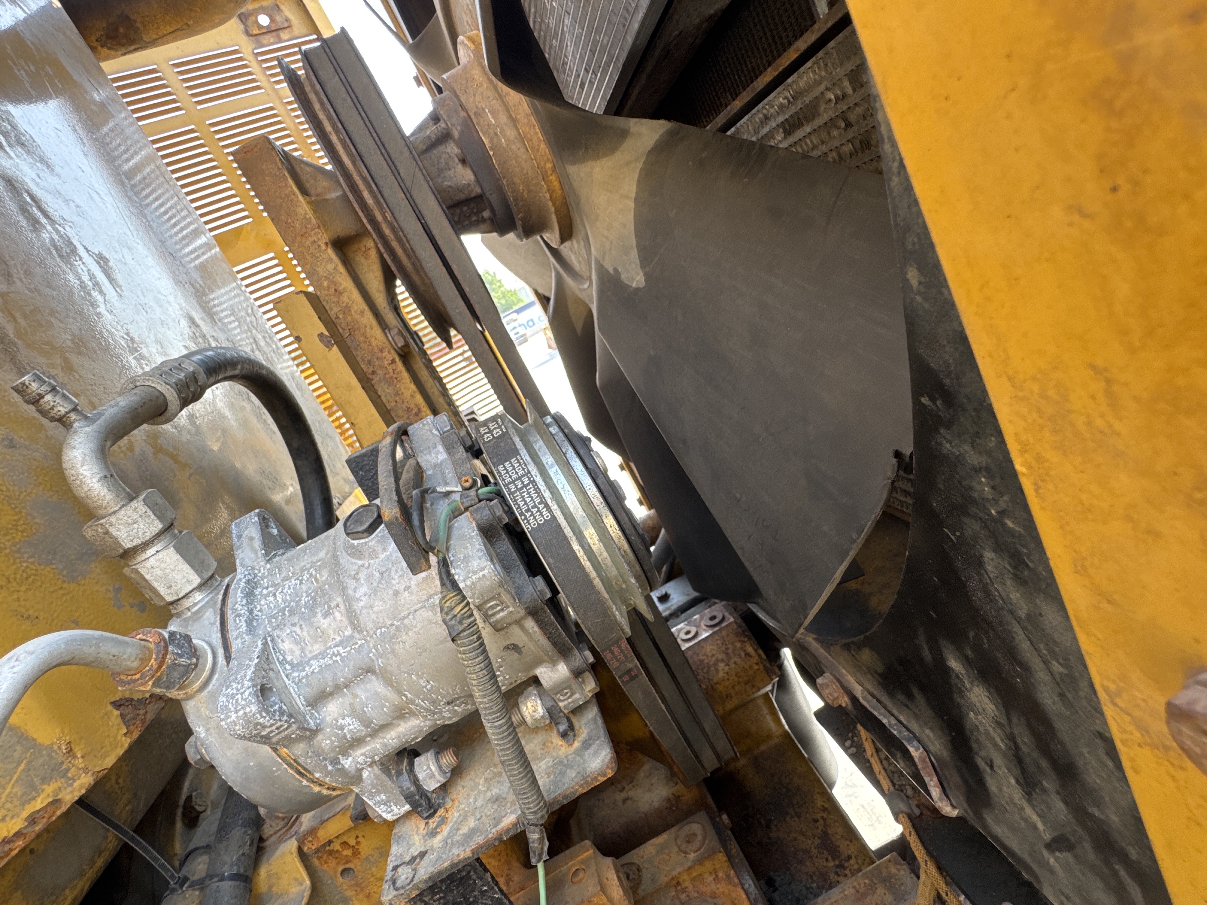 MGG-001-Cat-140K-Motor-graders-inspection-Engine-Belt-2