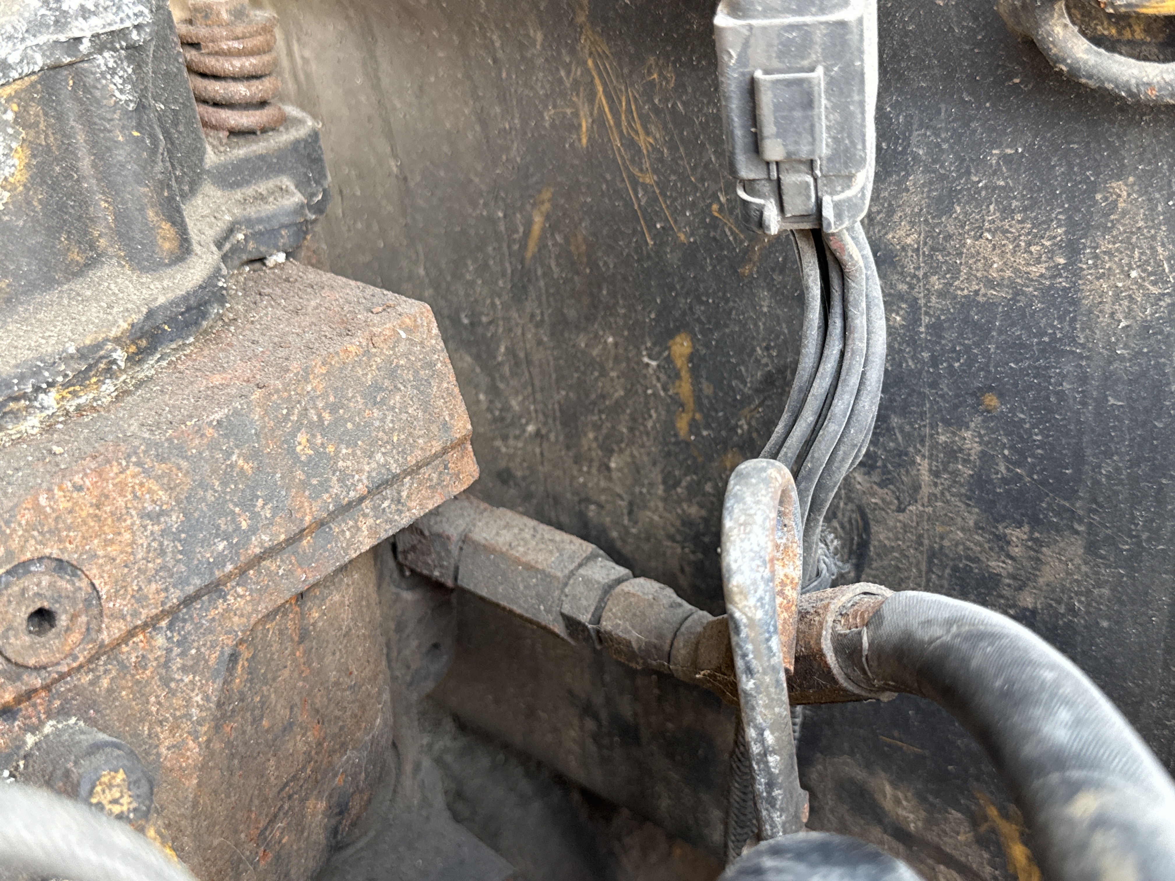 MGG-001-Cat-140K-Motor-graders-inspection-Engine-Fuel-leaks-2
