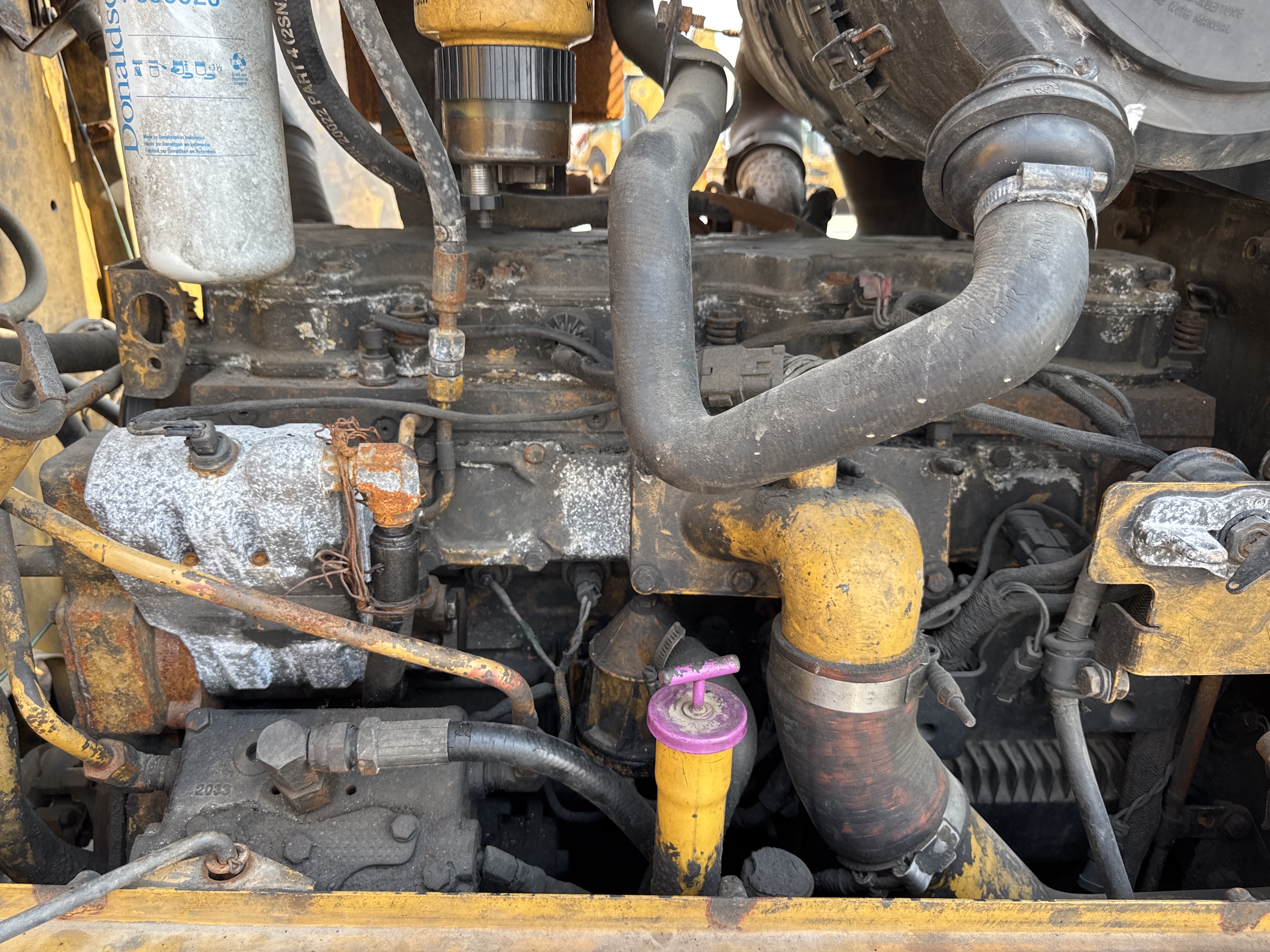 MGG-001-Cat-140K-Motor-graders-inspection-Engine-Engine-oil-leaks-2