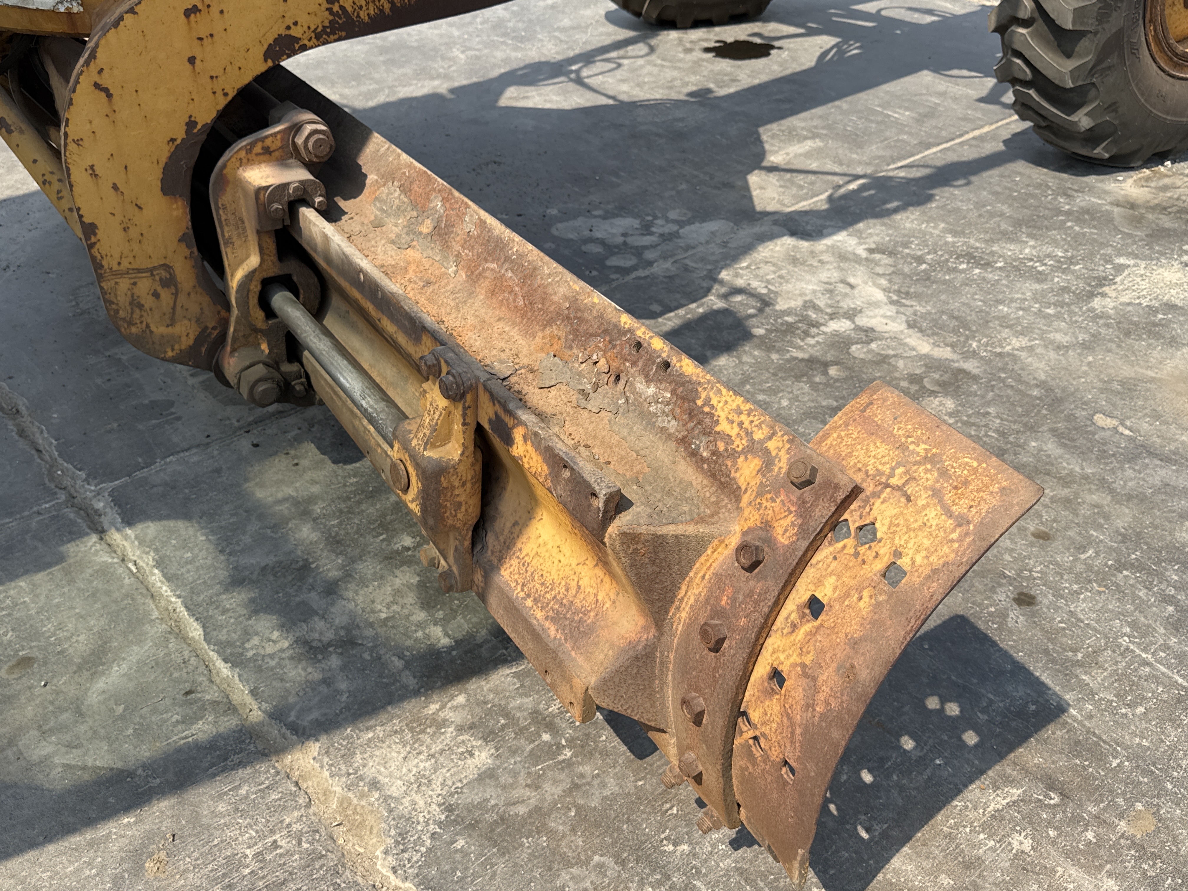 MGG-001-Cat-140K-Motor-graders-inspection-Attachments-Grader-blade-2