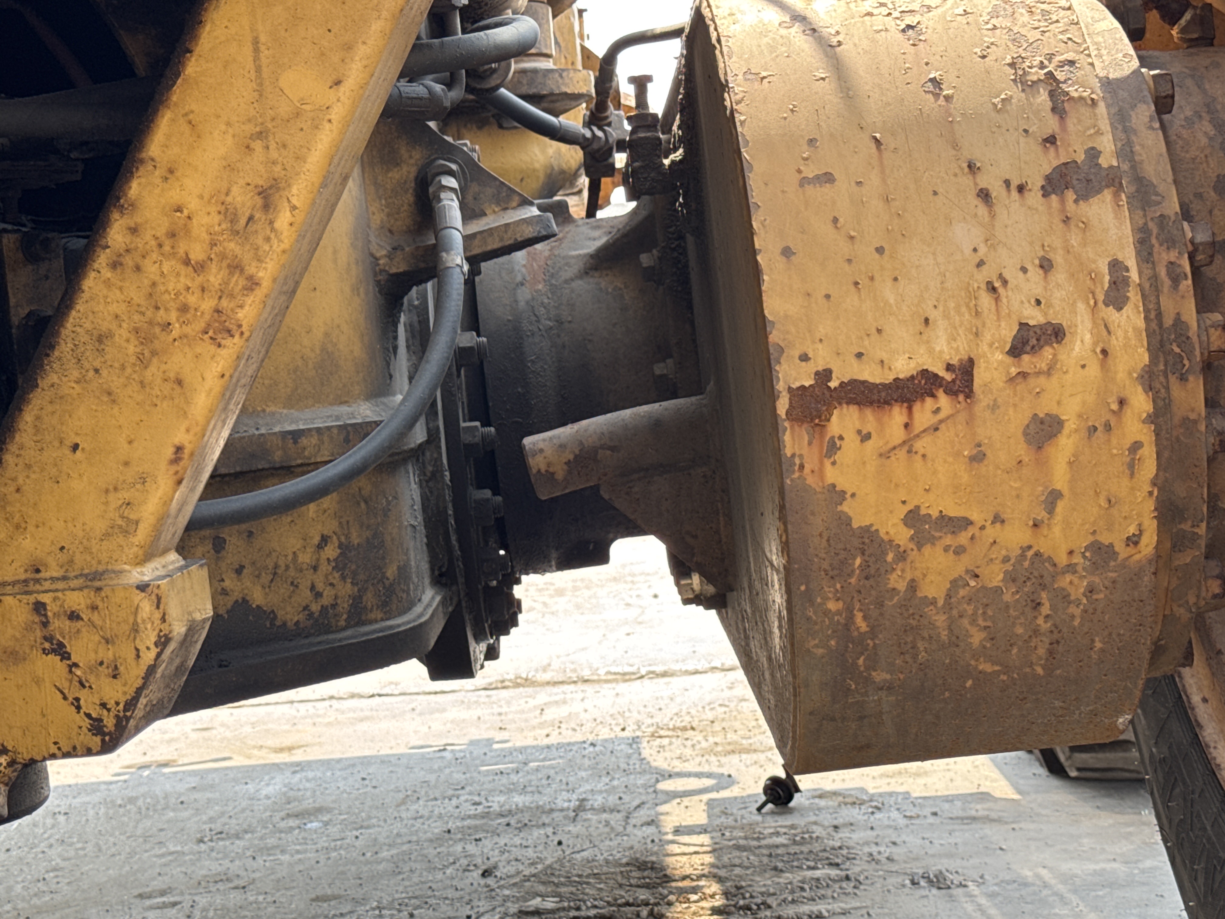 MGG-001-Cat-140K-Motor-graders-inspection-Drive-system-Axle-housing-2