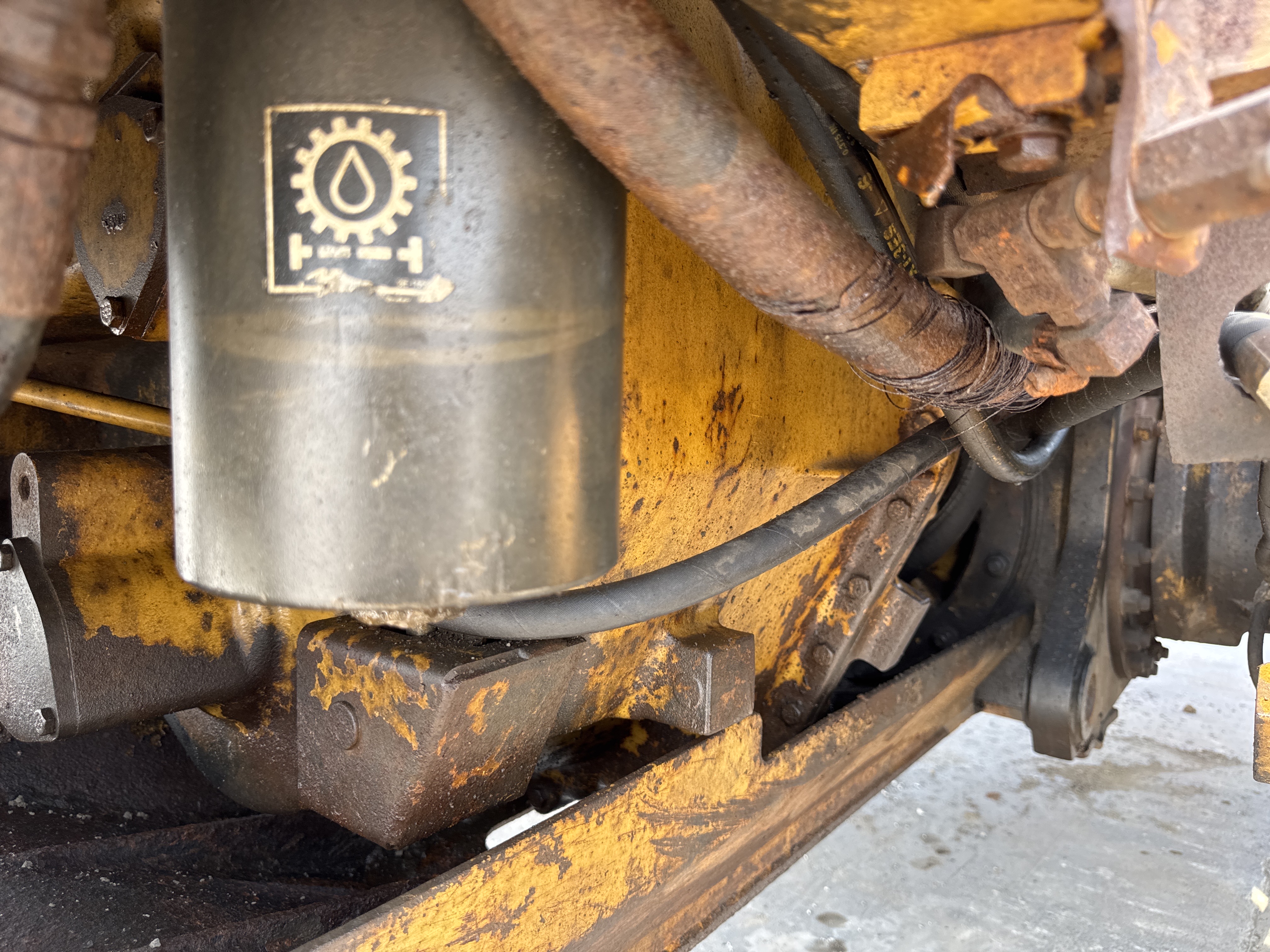 MGG-001-Cat-140K-Motor-graders-inspection-Drive-system-Transmission-case-2