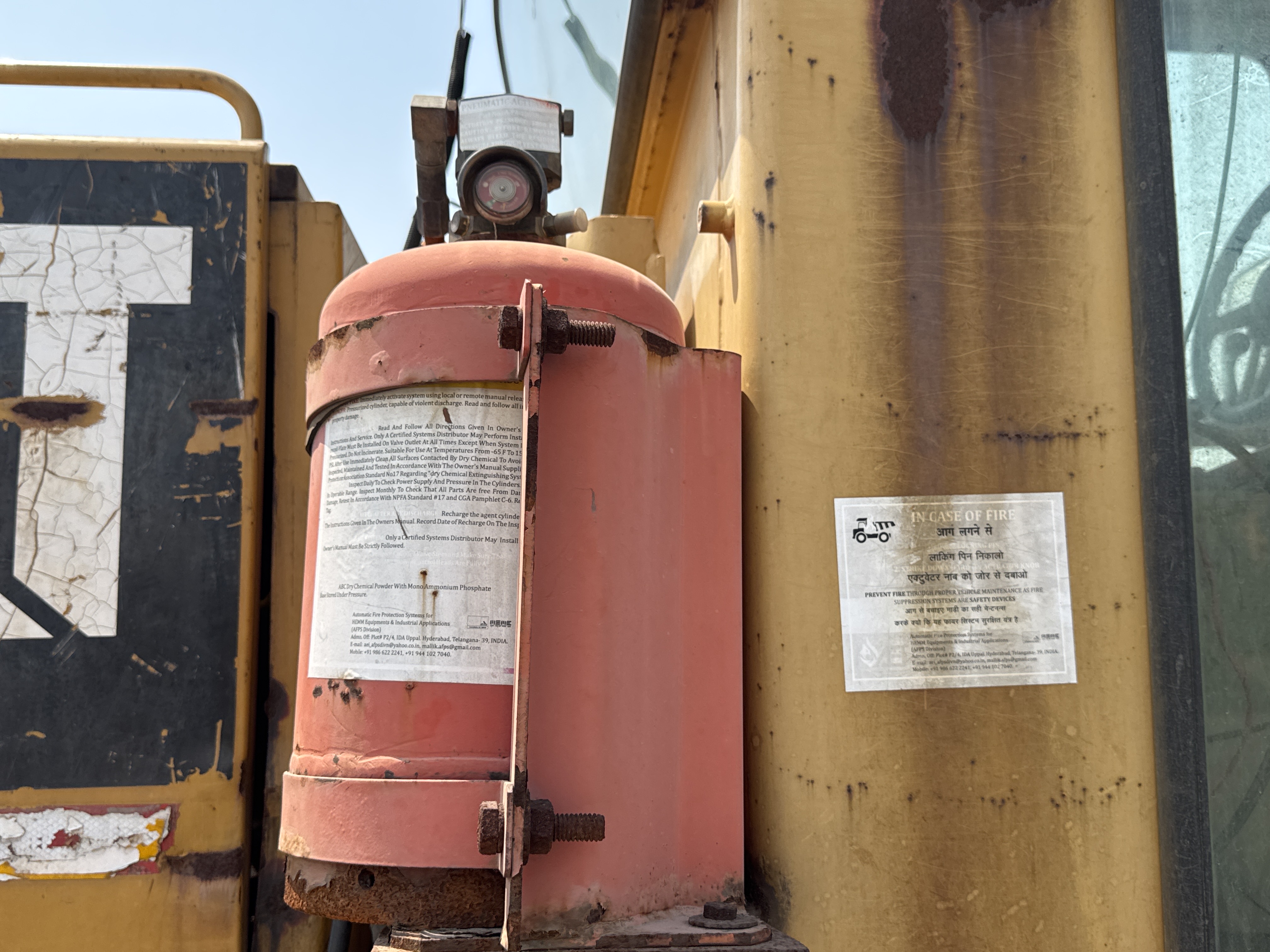 MGG-001-Cat-140K-Motor-graders-inspection-Safety-Fire-extinguisher-2