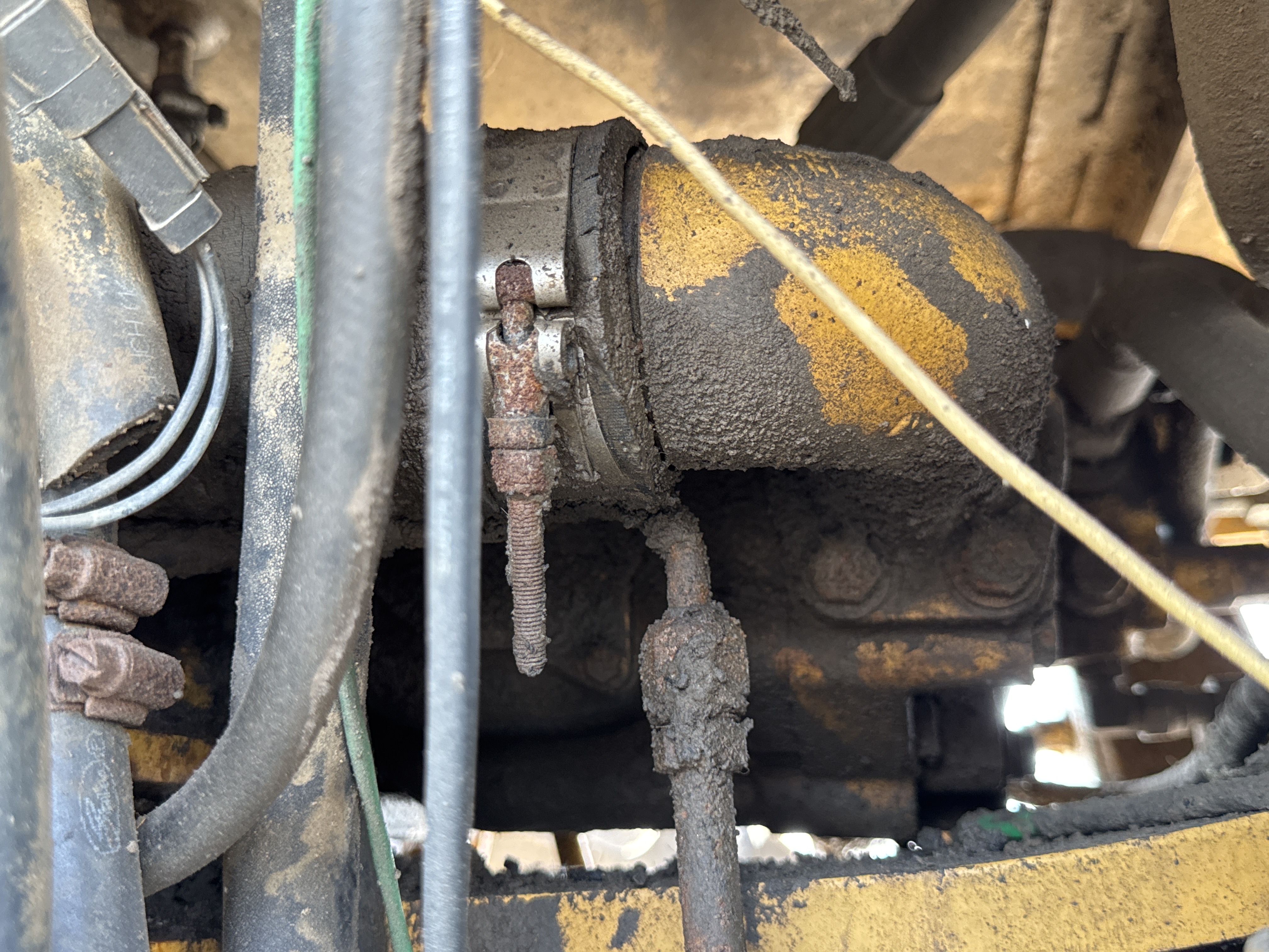 MGG-001-Cat-140K-Motor-graders-inspection-Hydraulics-Hydraulic-pump-2