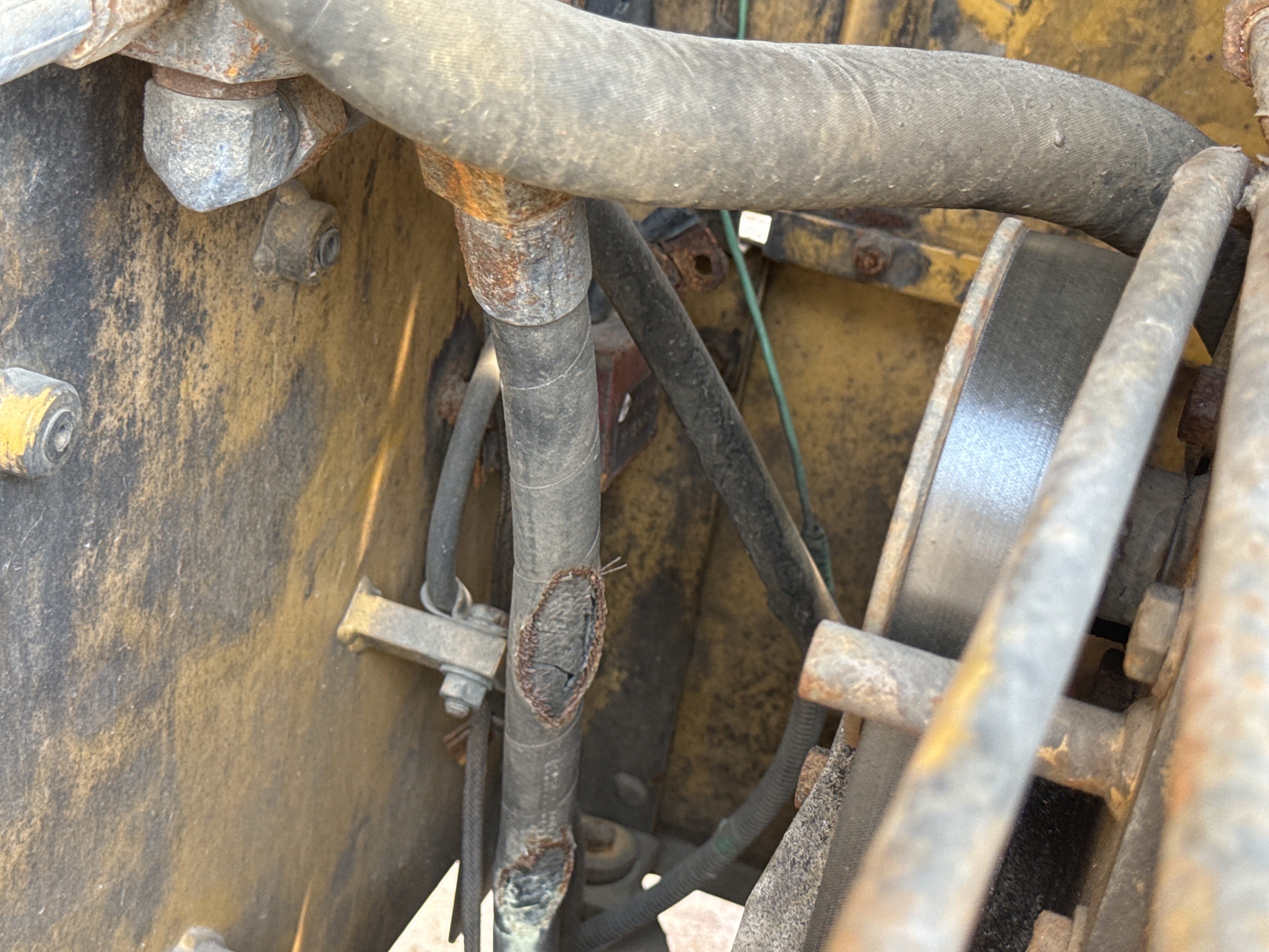 MGG-001-Cat-140K-Motor-graders-inspection-Hydraulics-Hydraulic-hoses-and-lines-2