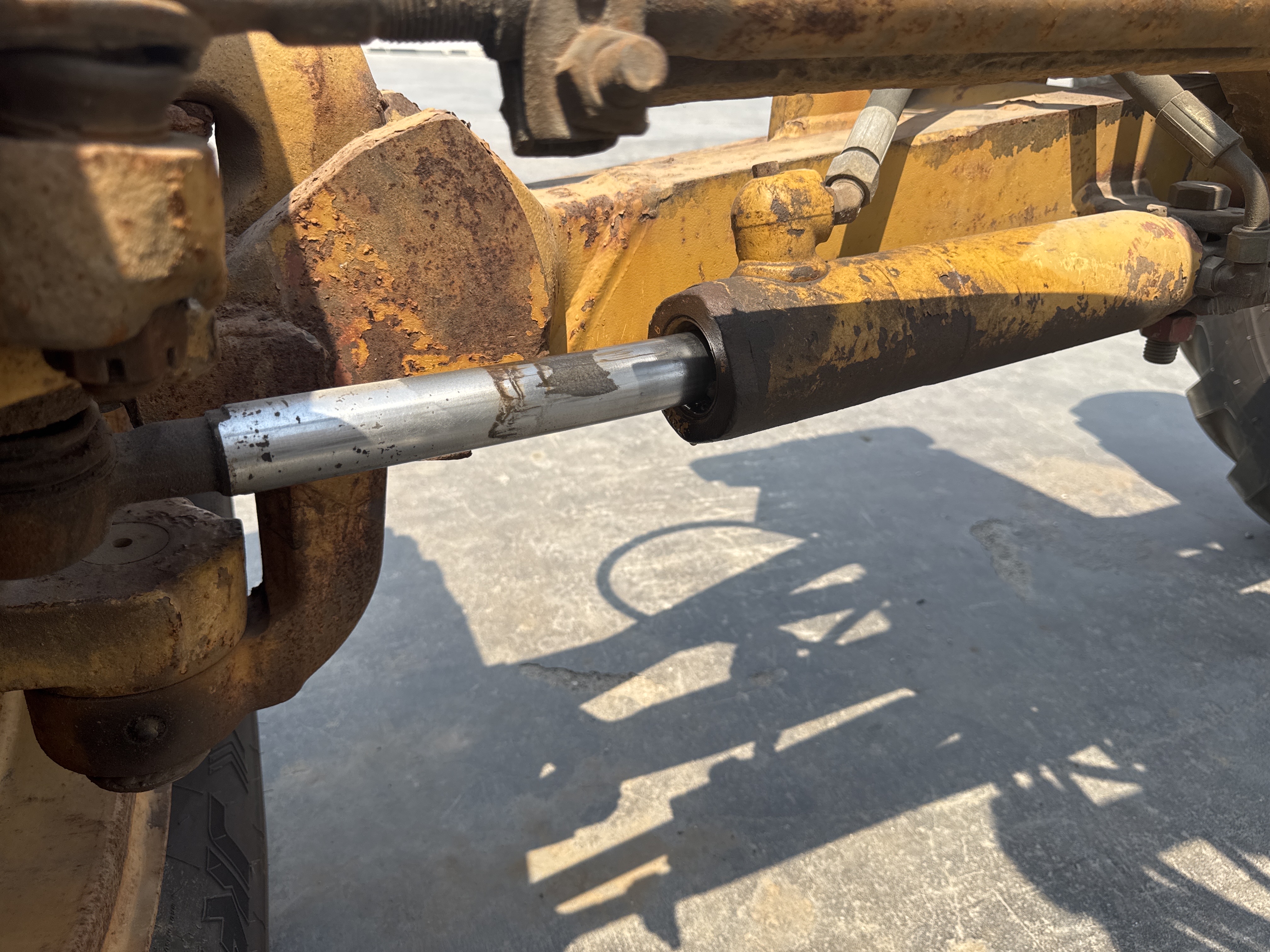 MGG-001-Cat-140K-Motor-graders-inspection-Hydraulics-Steering-cylinders-2