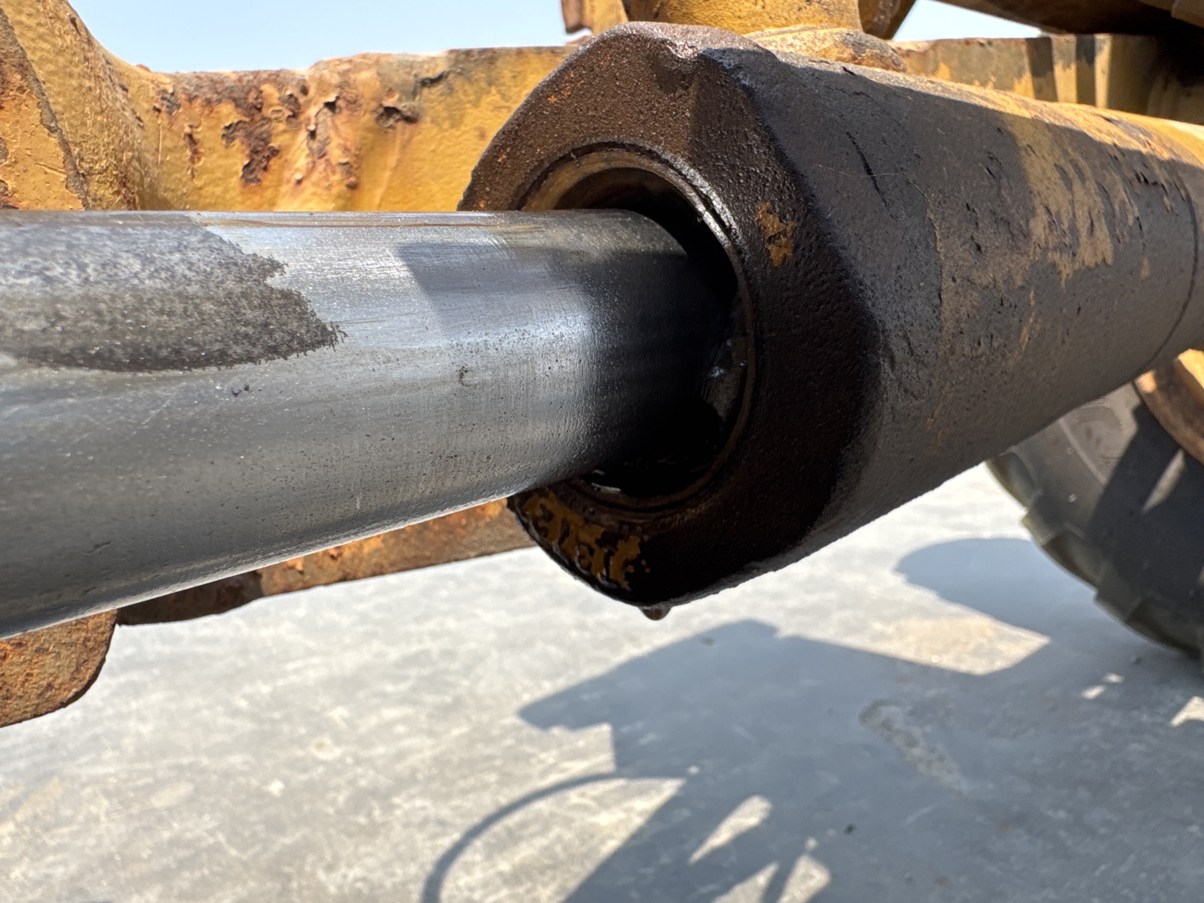 MGG-001-Cat-140K-Motor-graders-inspection-Hydraulics-Steering-cylinders-2