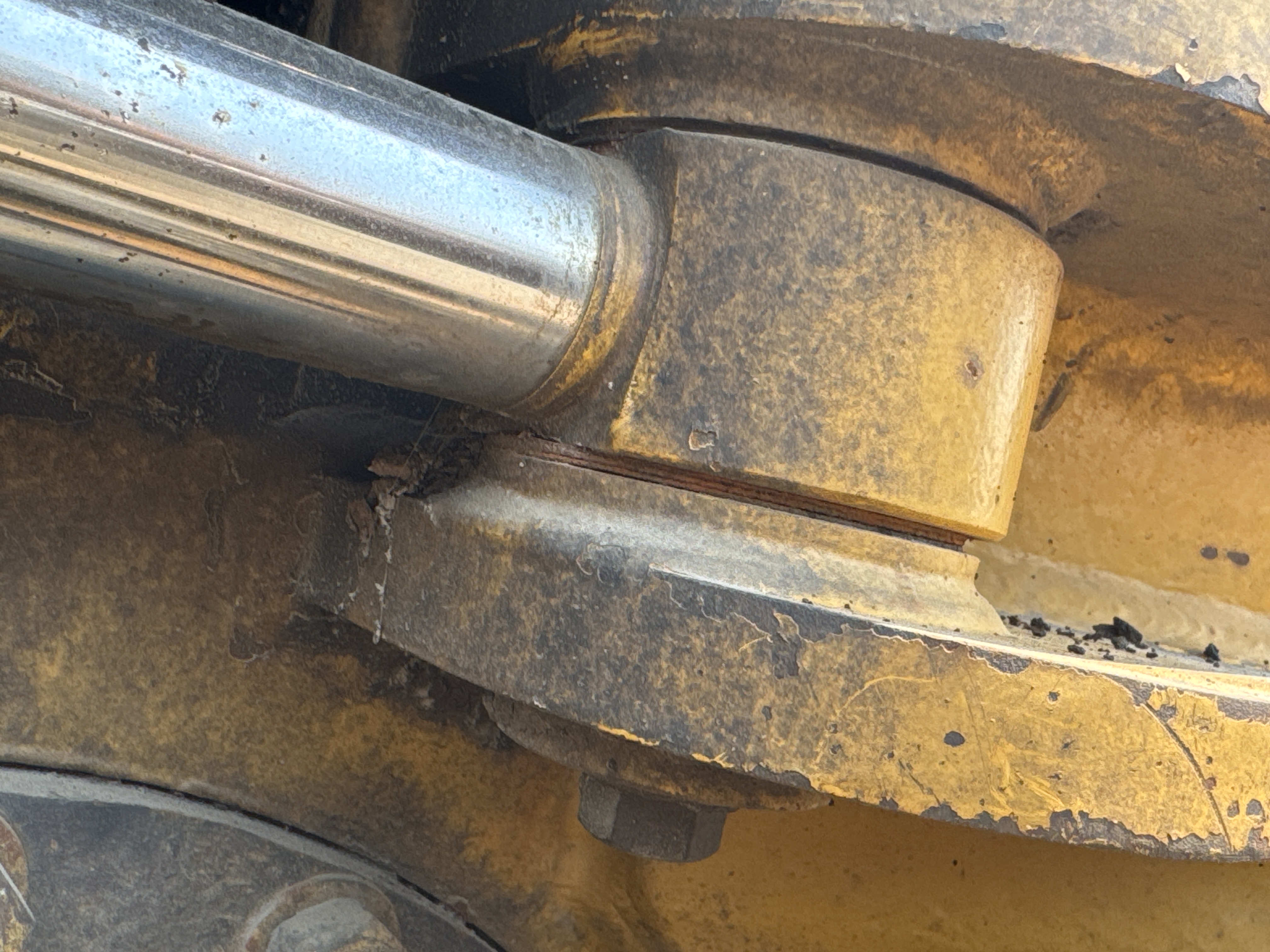 MGG-001-Cat-140K-Motor-graders-inspection-Hydraulics-Hydraulic-pins-/-locks-2