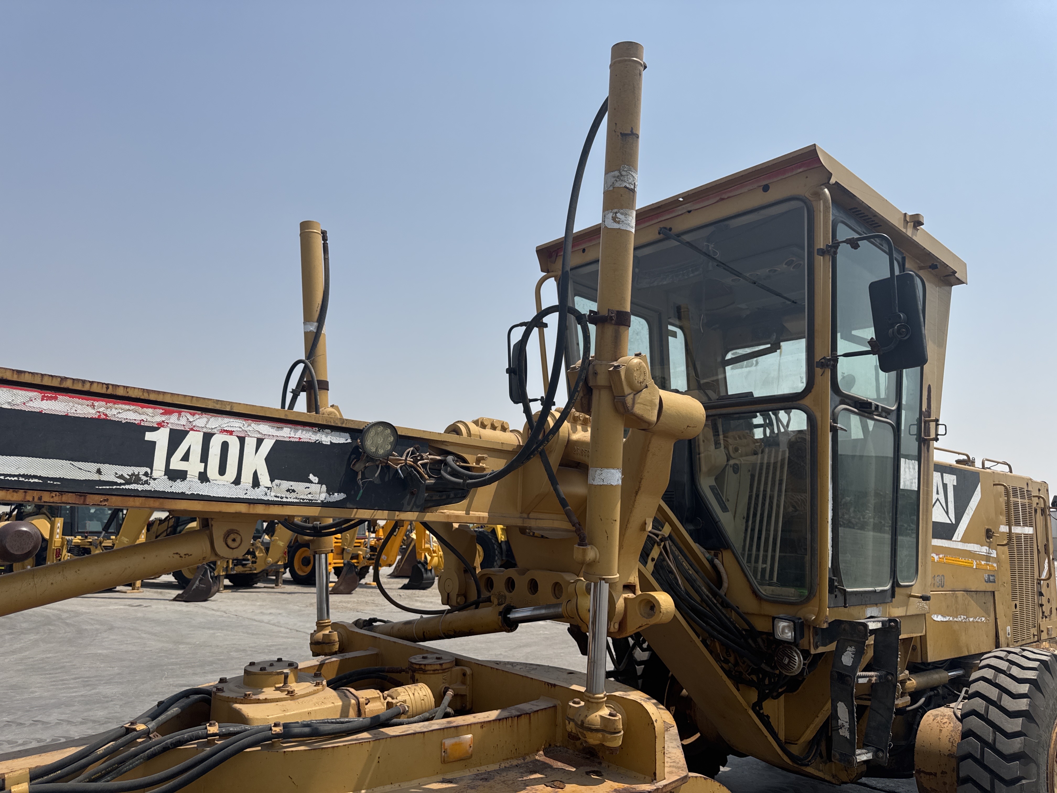 MGG-001-Cat-140K-Motor-graders-inspection-Hydraulics-Blade-lift-cylinders-2