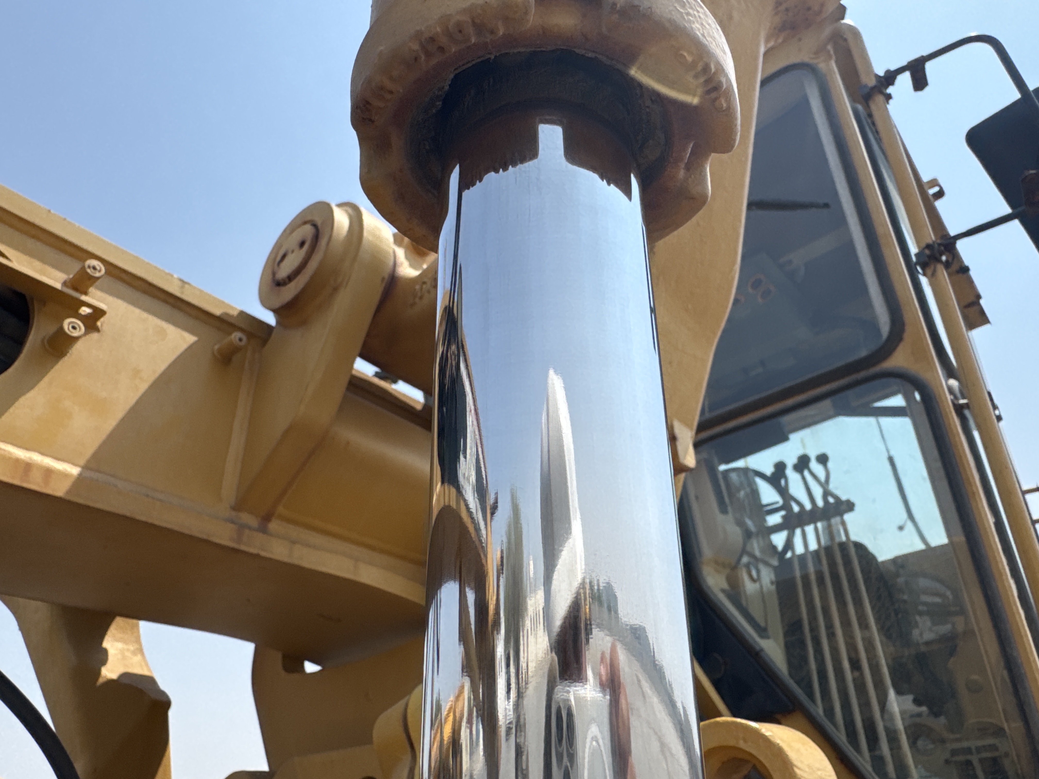 MGG-001-Cat-140K-Motor-graders-inspection-Hydraulics-Blade-lift-cylinders-2
