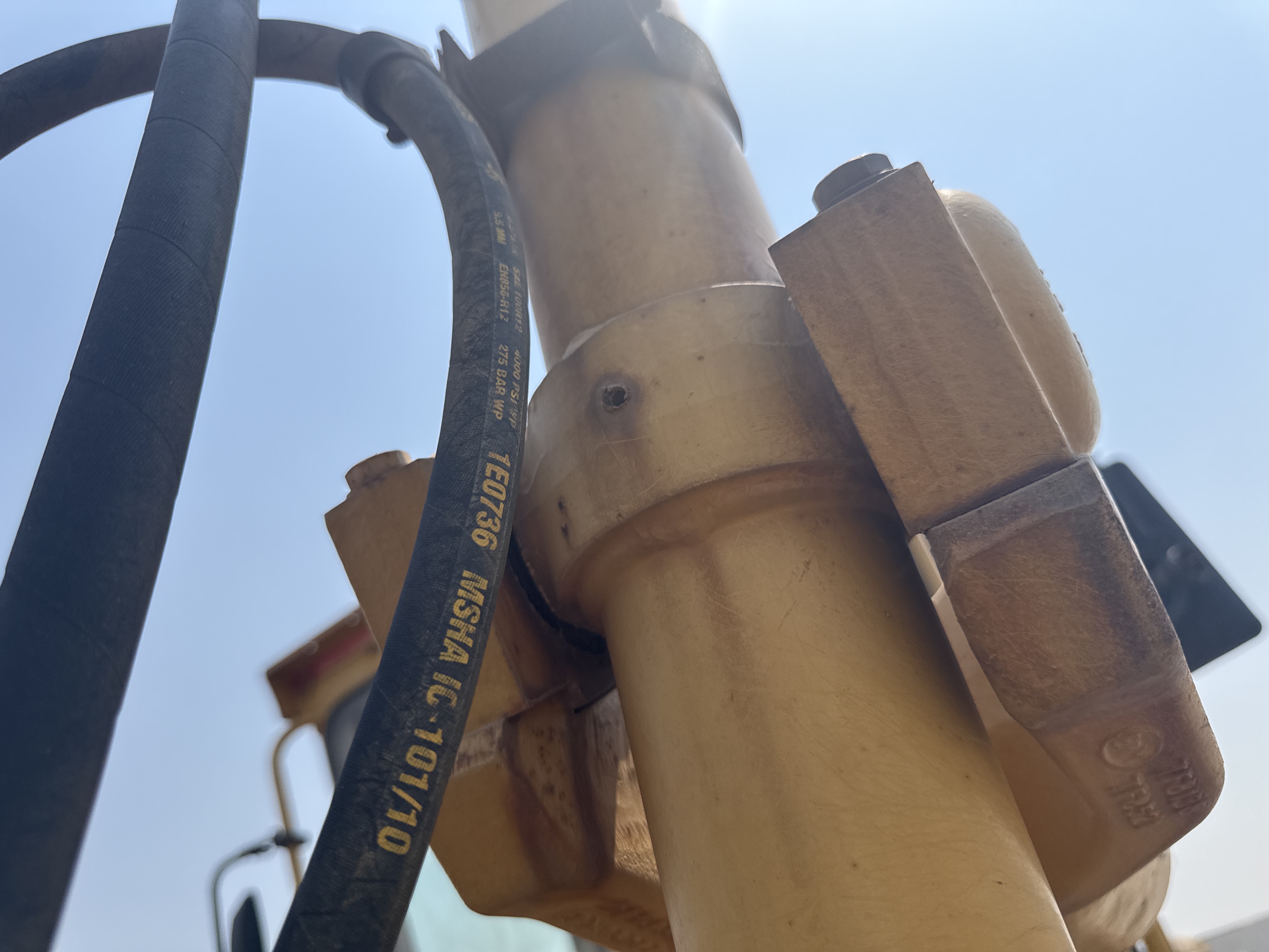MGG-001-Cat-140K-Motor-graders-inspection-Hydraulics-Blade-lift-cylinders-2