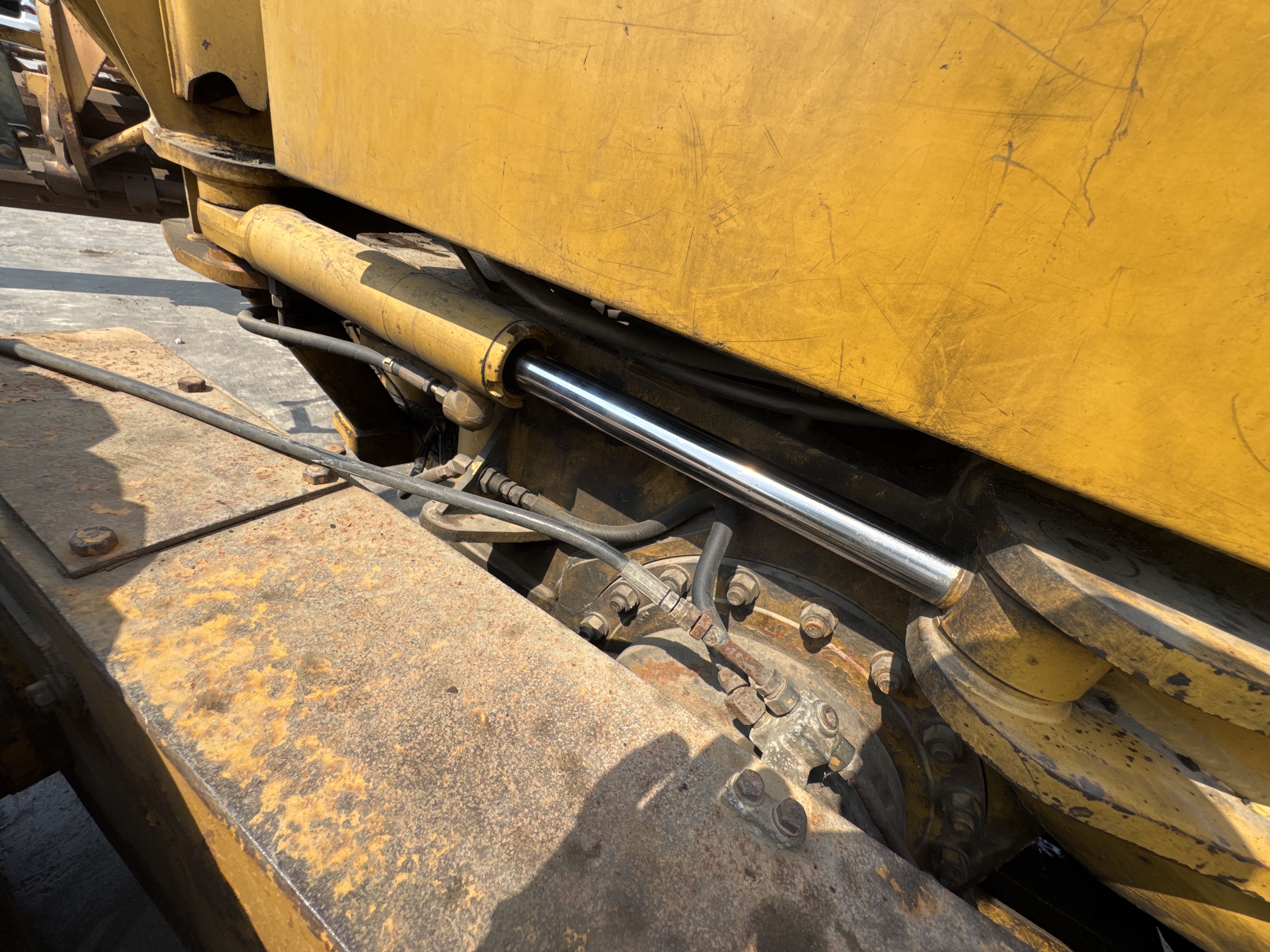 MGG-001-Cat-140K-Motor-graders-inspection-Hydraulics-Articulation-cylinder-4