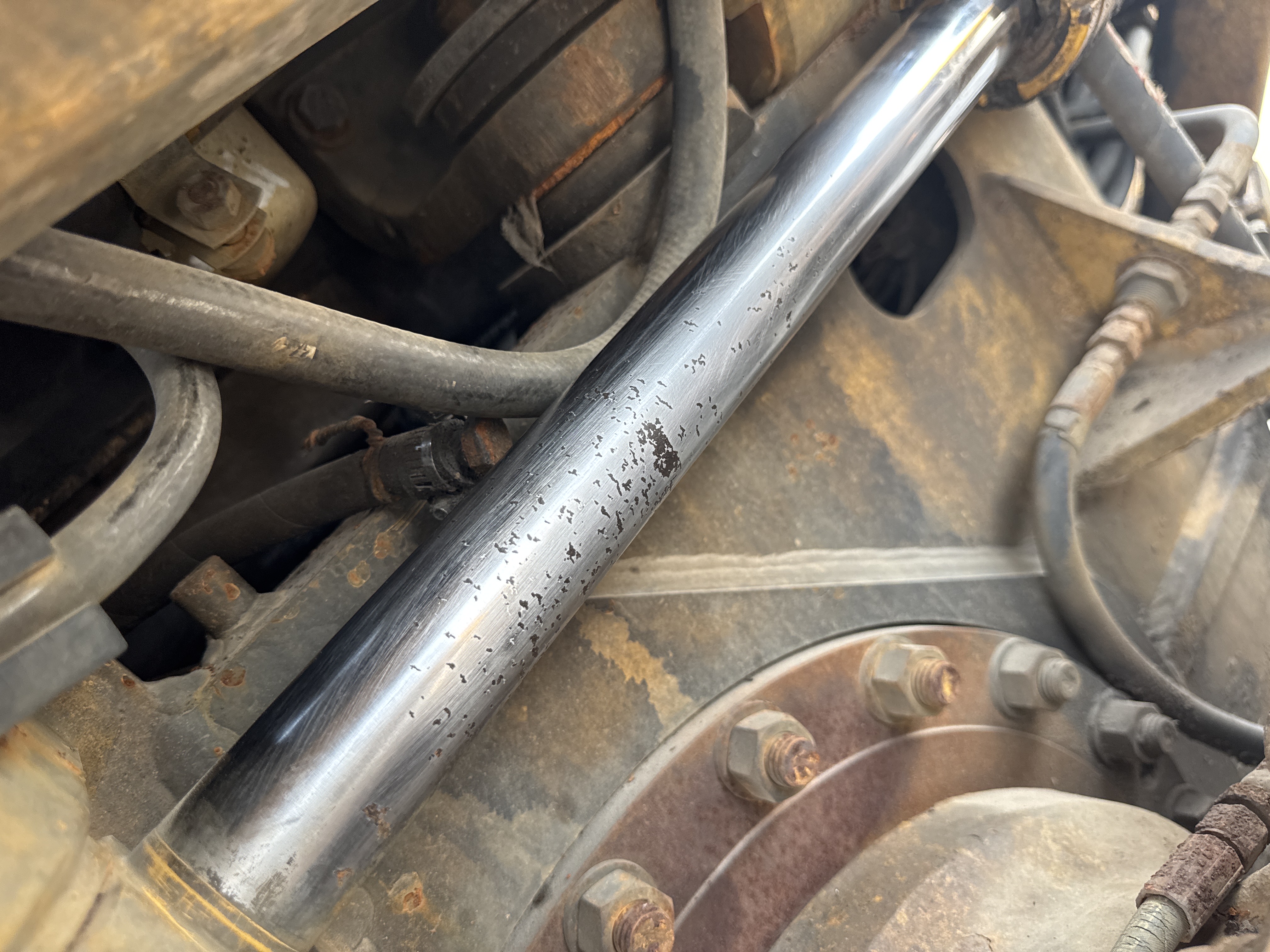 MGG-001-Cat-140K-Motor-graders-inspection-Hydraulics-Articulation-cylinder-4