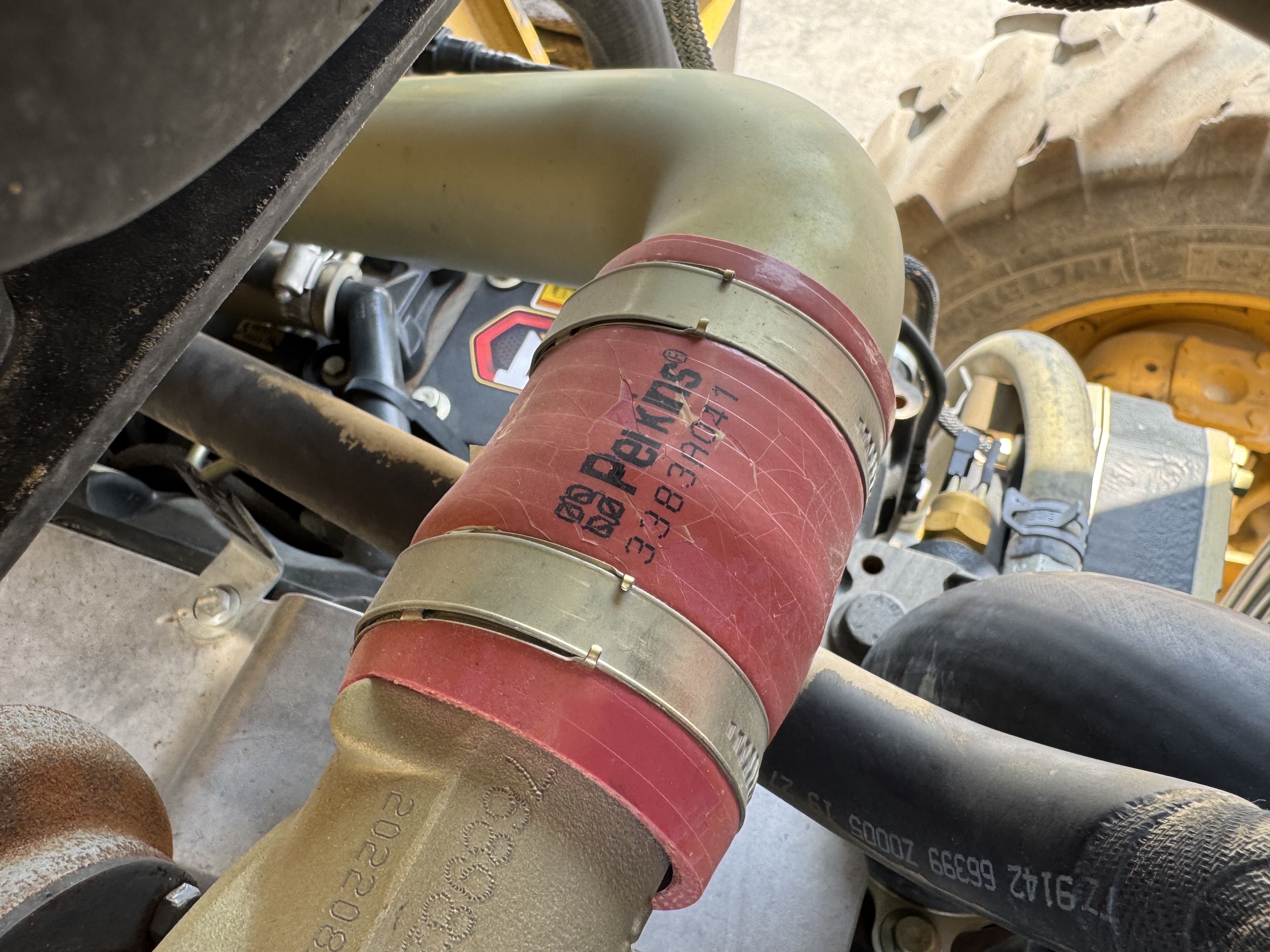 BHL-002-Cat-428-Backhoe-loaders-inspection-Engine-Hoses-1