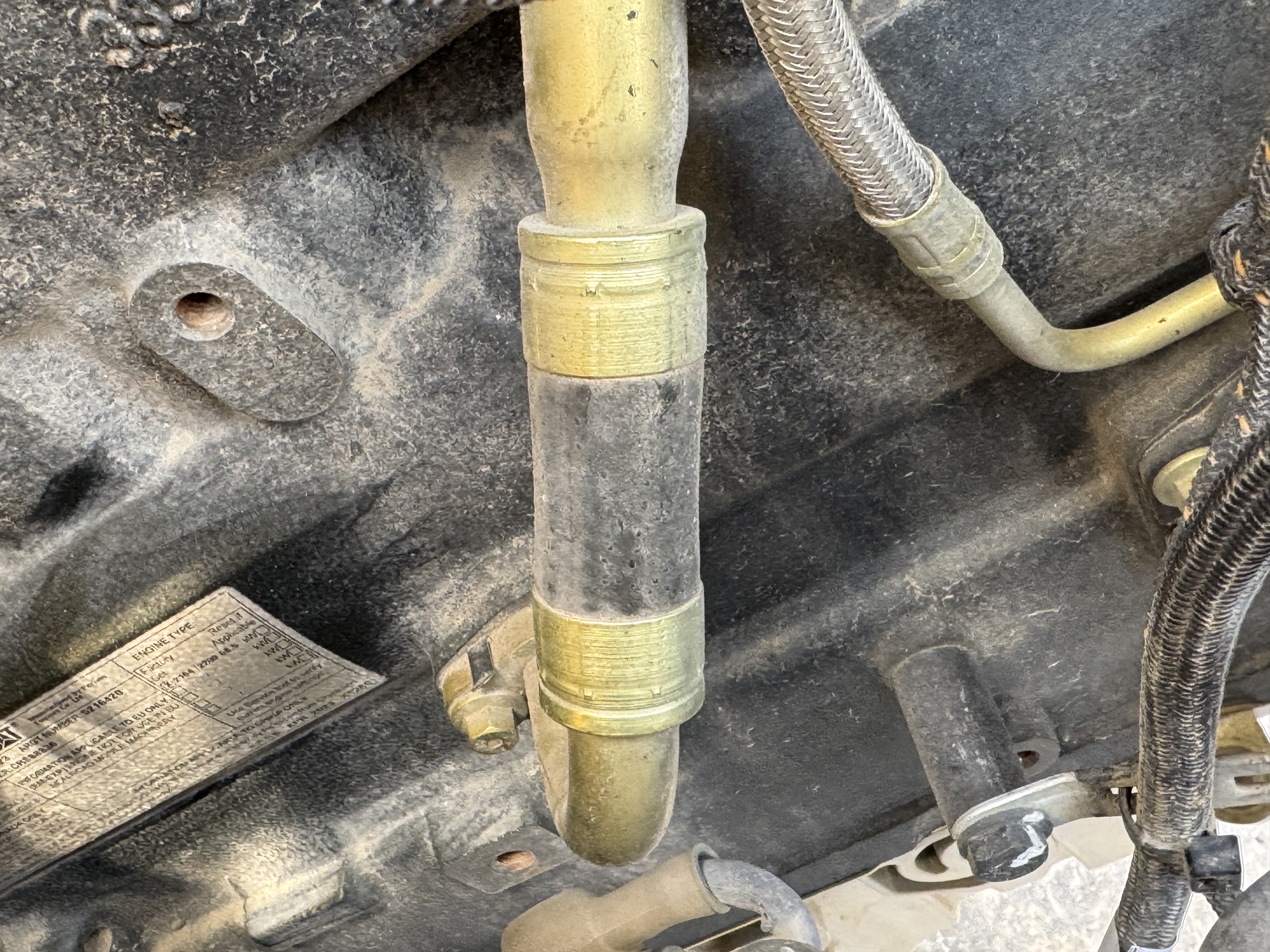 BHL-002-Cat-428-Backhoe-loaders-inspection-Engine-Hoses-1
