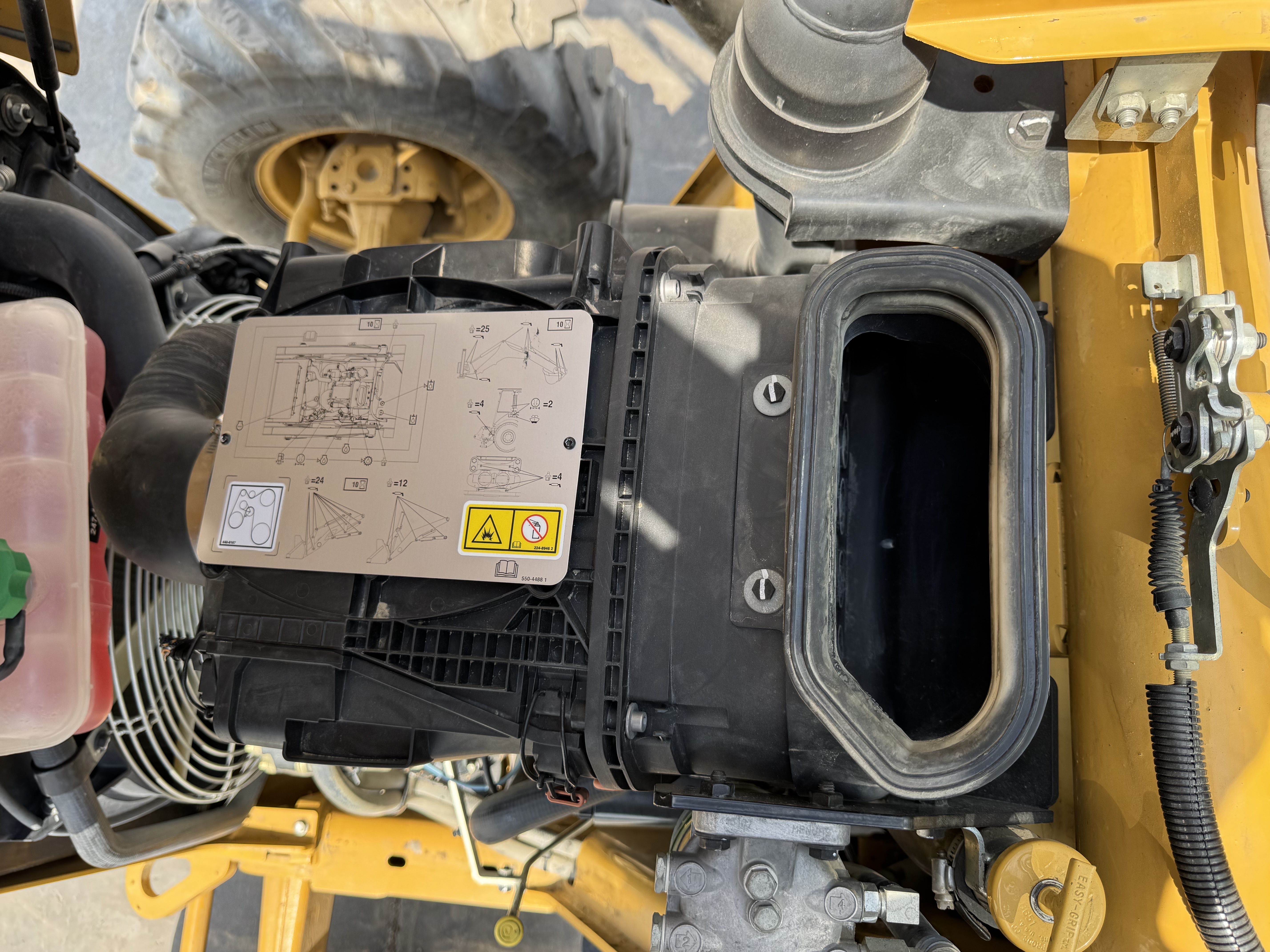 BHL-002-Cat-428-Backhoe-loaders-inspection-Engine-Air-intake-system-1