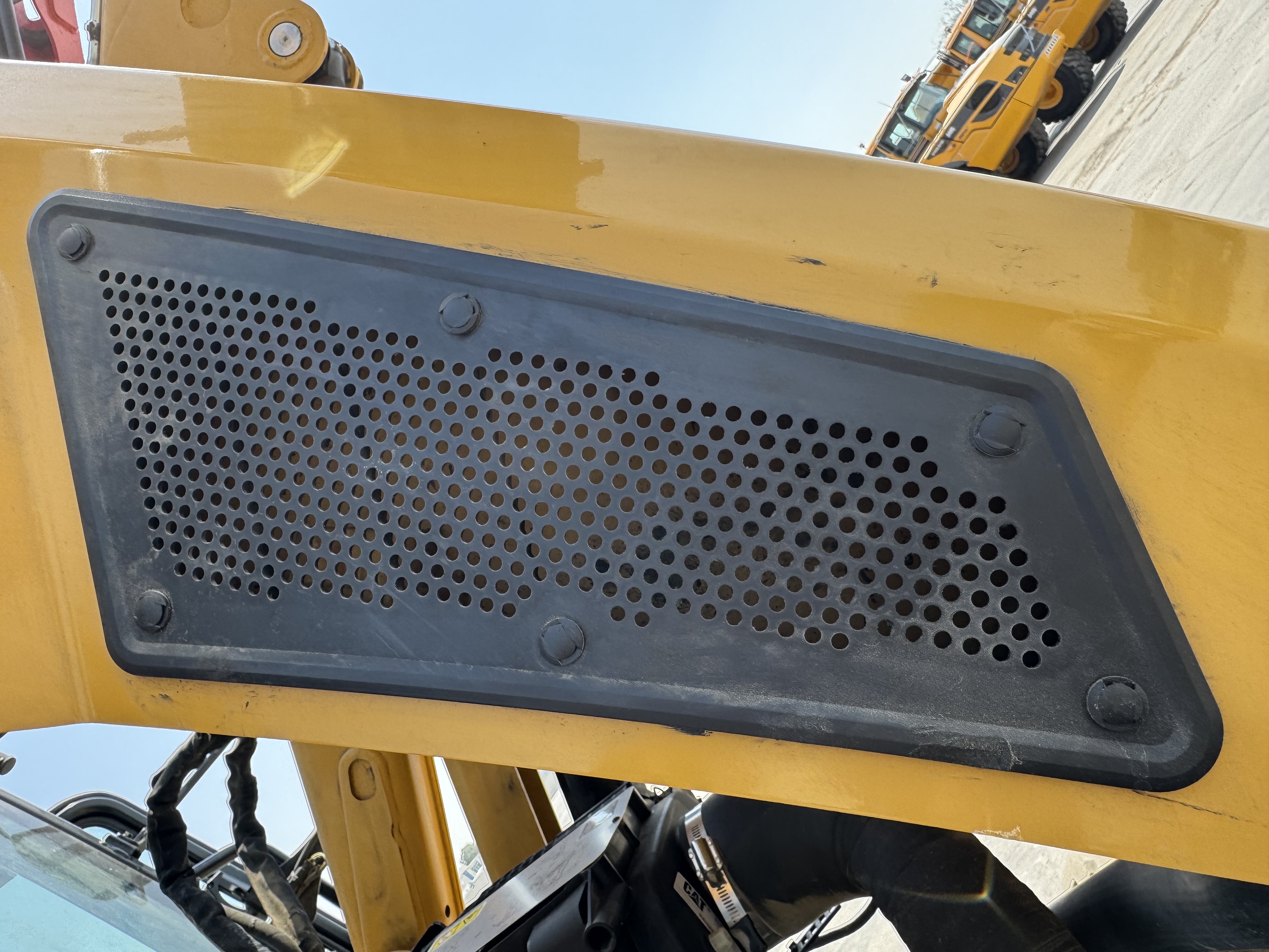 BHL-002-Cat-428-Backhoe-loaders-inspection-Engine-Air-intake-system-1