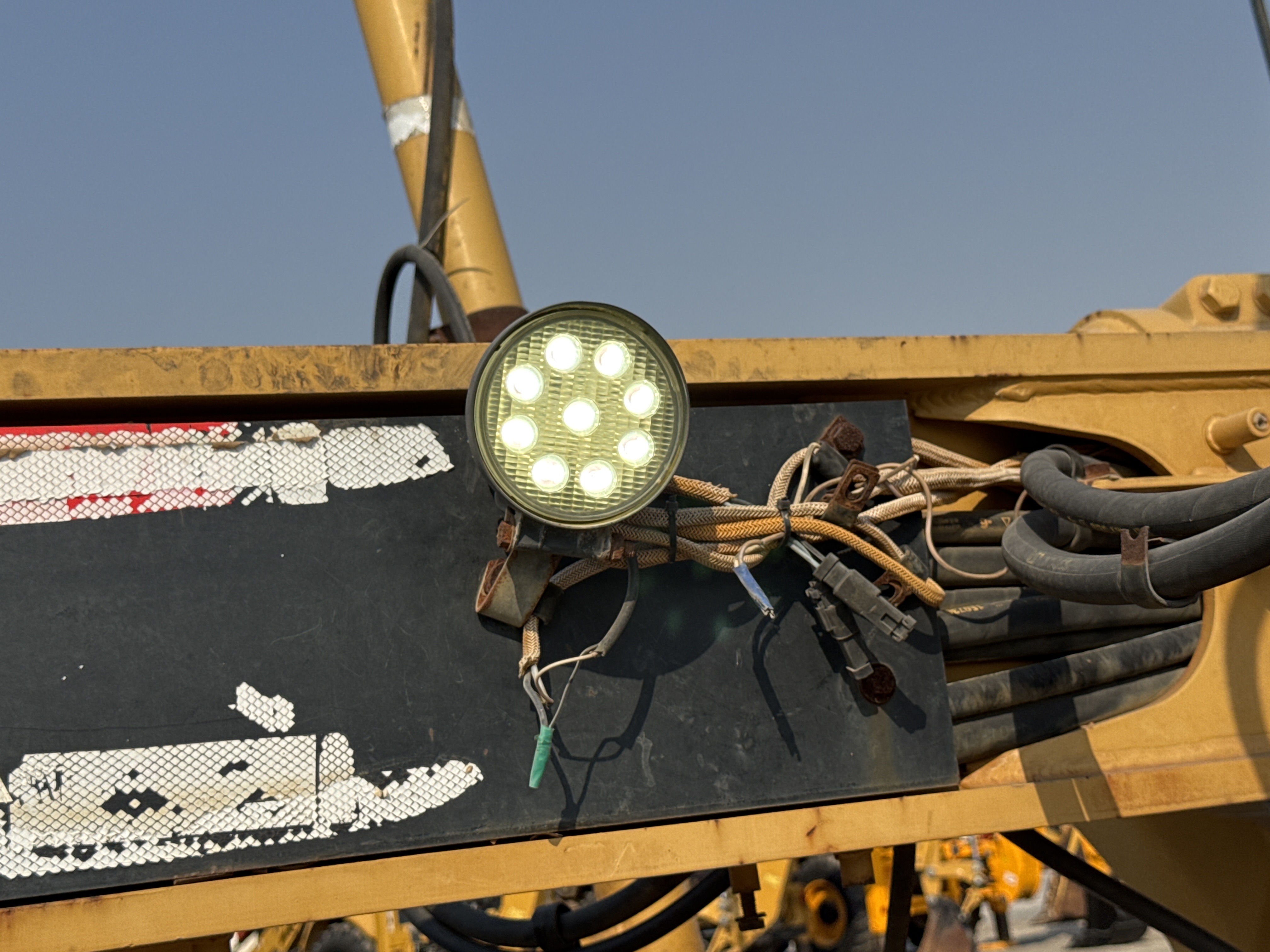MGG-001-Cat-140K-Motor-graders-inspection-Electronics-Lights-and-signals-1