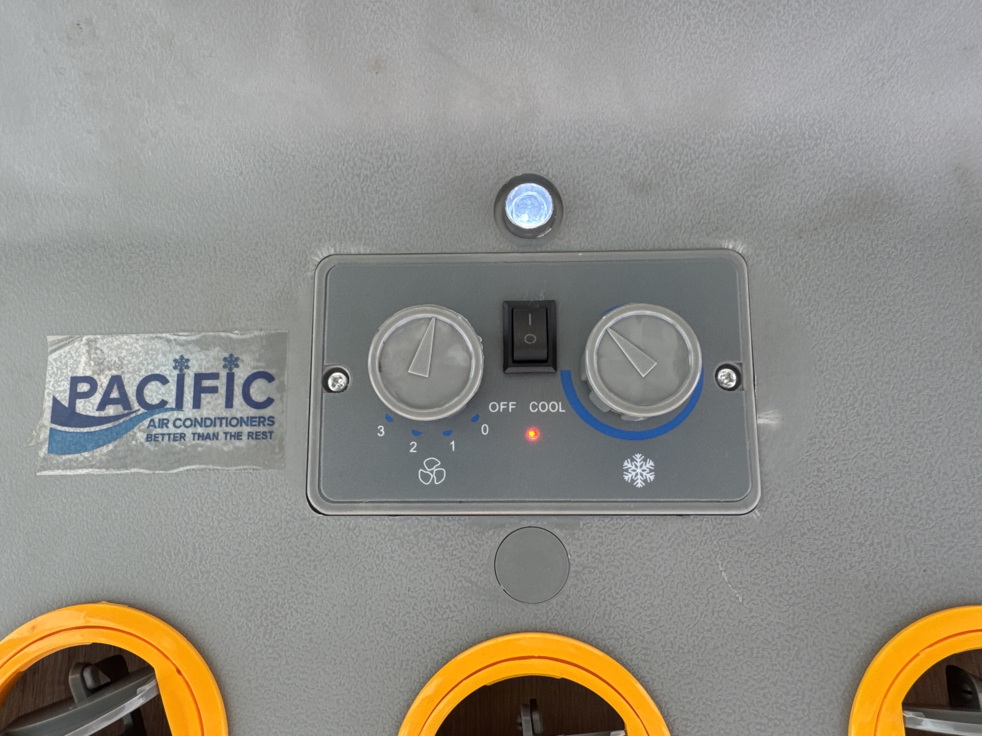 MGG-001-Cat-140K-Motor-graders-inspection-Air-conditioning-A/C-control-panel-2
