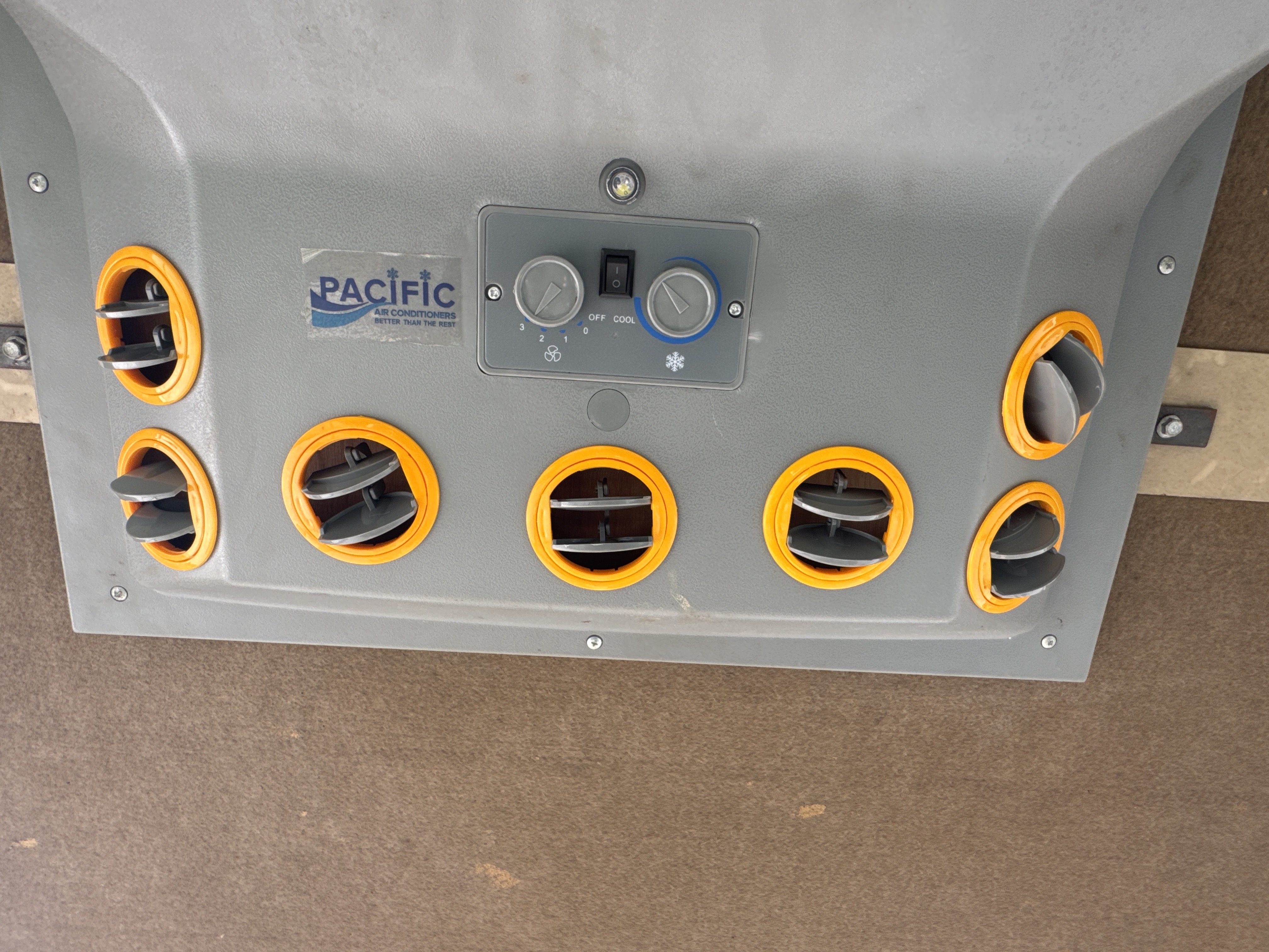 MGG-001-Cat-140K-Motor-graders-inspection-Air-conditioning-Vents-and-air-flow-1