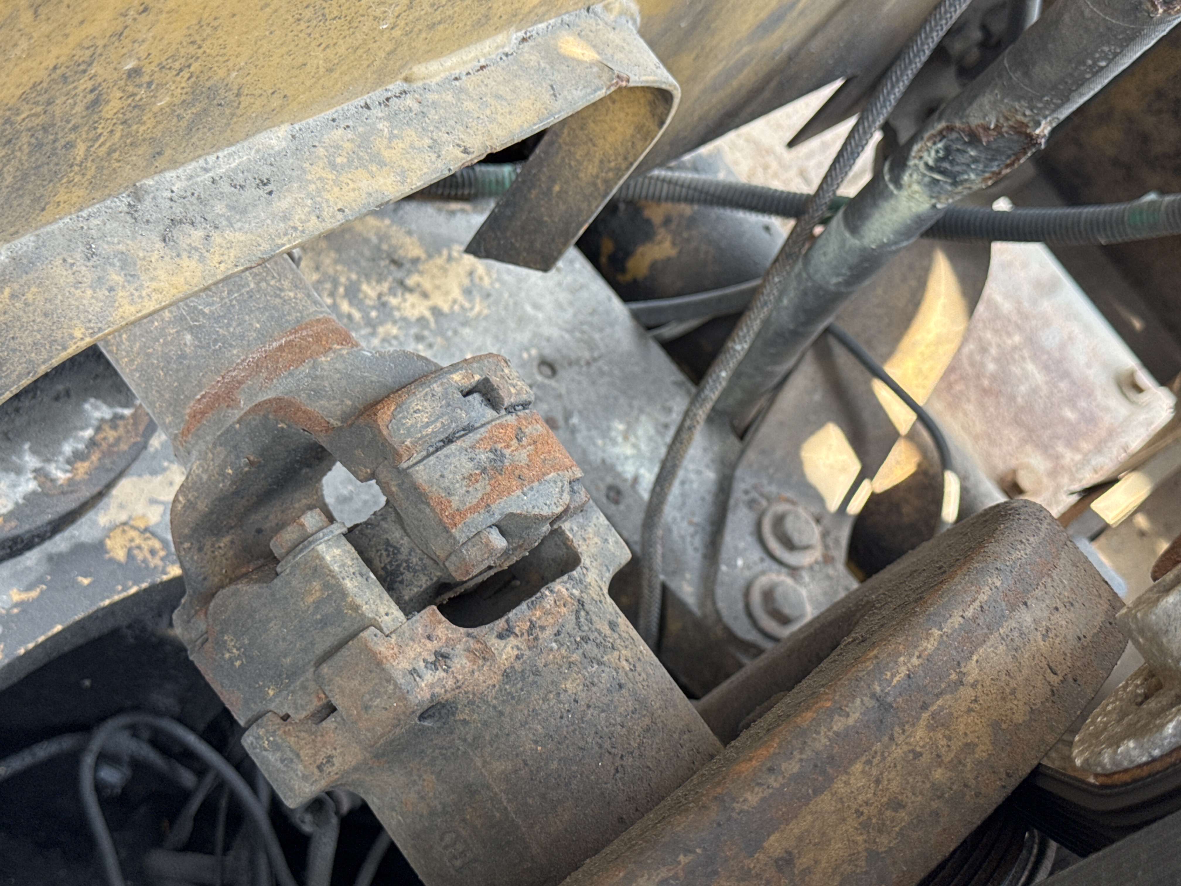MGG-001-Cat-140K-Motor-graders-inspection-Drive-system-Propeller-shaft-2