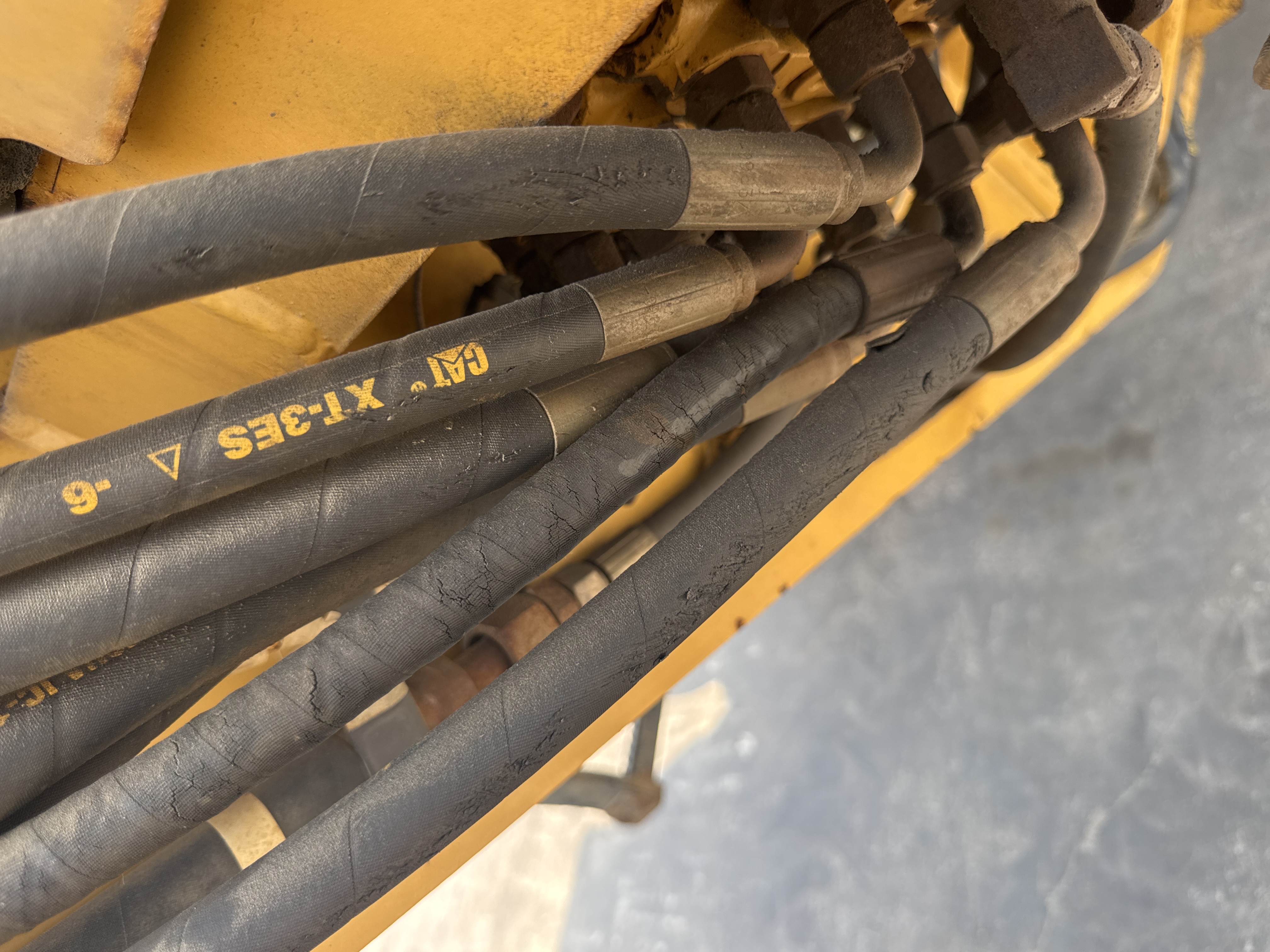 MGG-001-Cat-140K-Motor-graders-inspection-Hydraulics-Hydraulic-hoses-and-lines-2