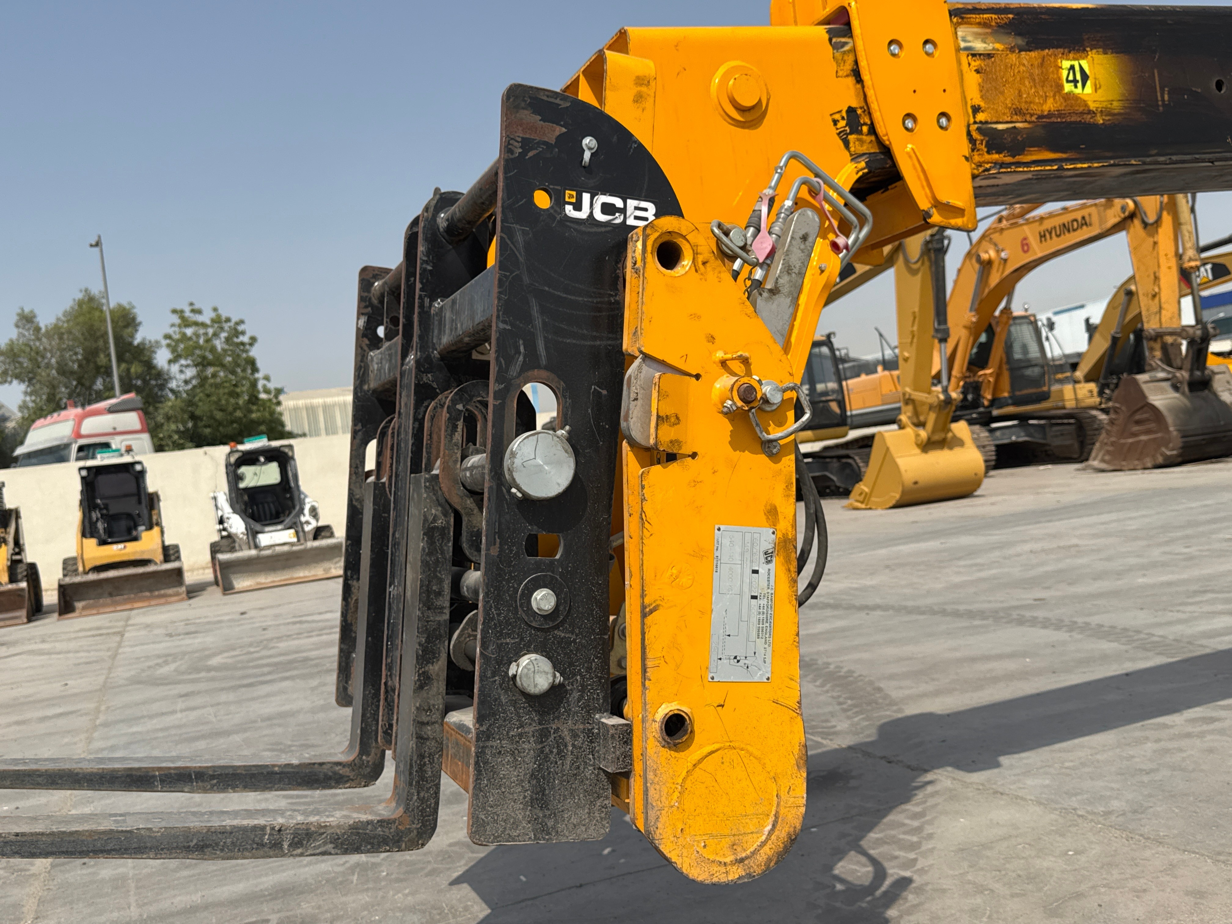 THM-001-JCB-540-170-telehandler-inspection-attachments-lifting-attachment-6