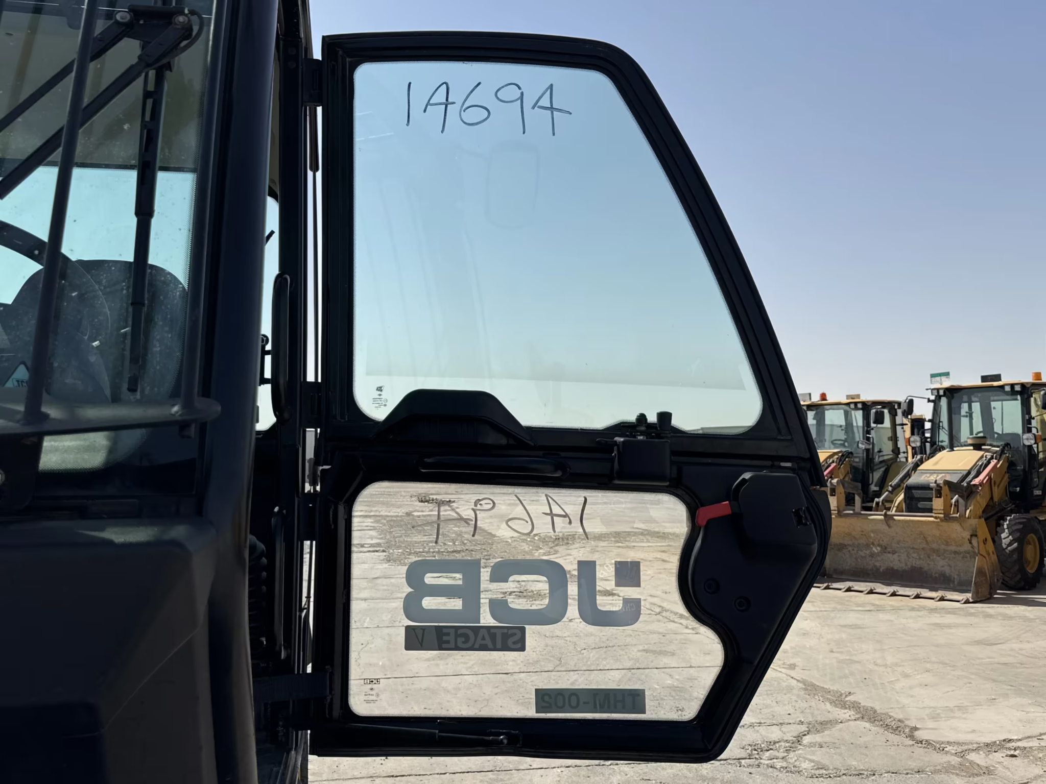 THM-002-JCB-540-170-telehandler-inspection-structure-doors-3