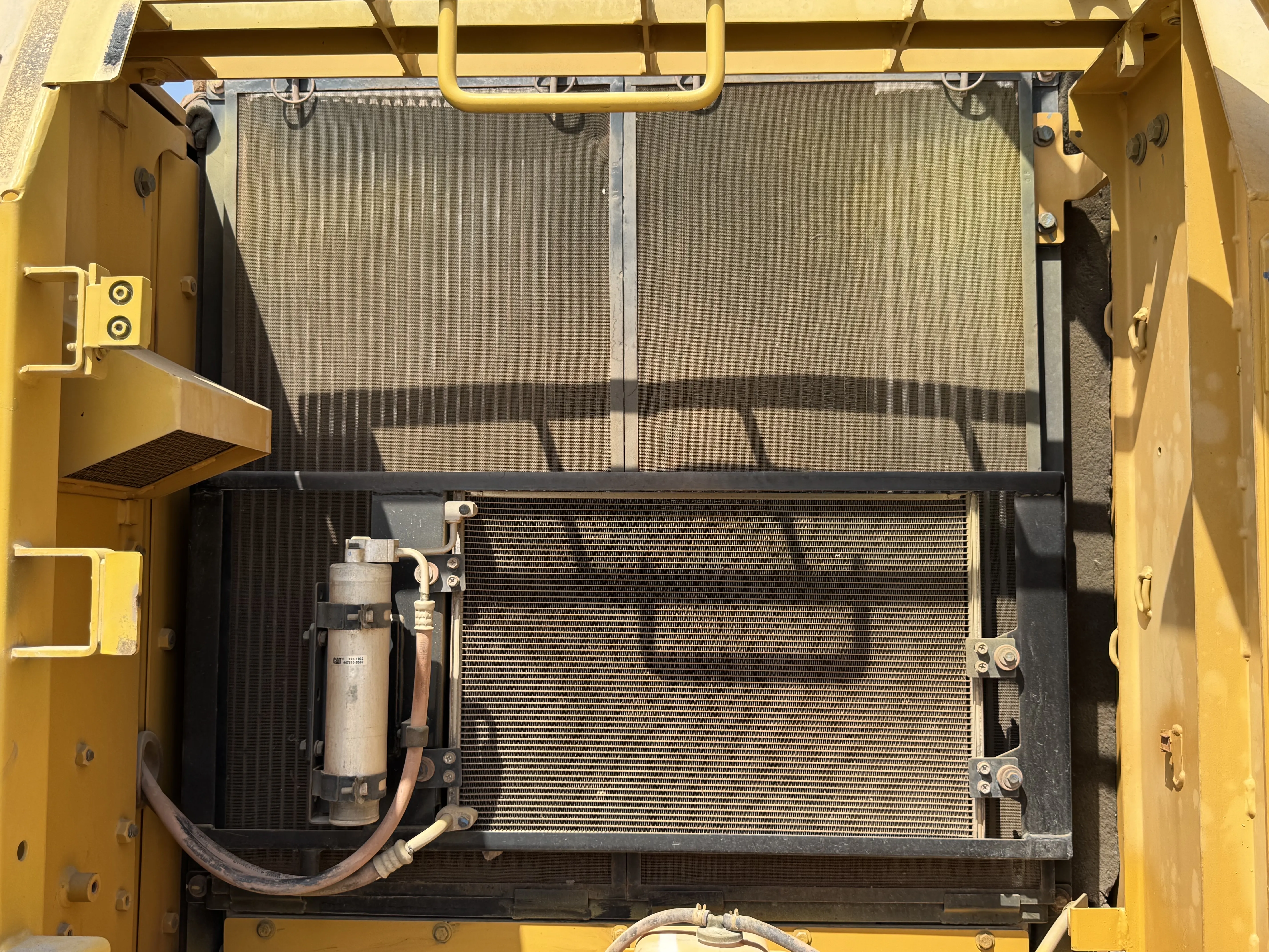 MDX-001-Cat-323D3-Medium-excavators-inspection-Engine-Radiator,-condenser,-intercooler,-hydraulic-cooler-1