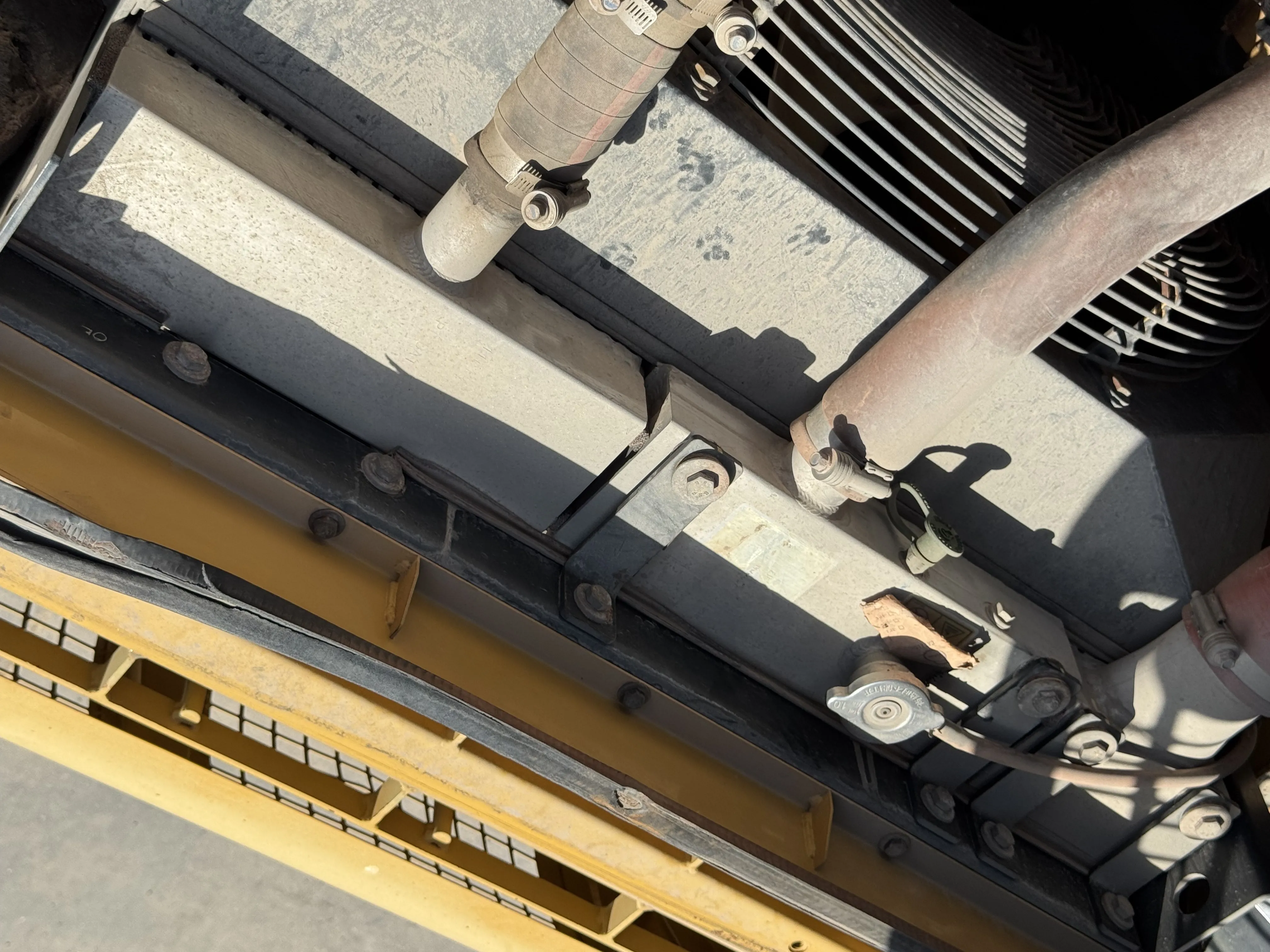 MDX-001-Cat-323D3-Medium-excavators-inspection-Engine-Radiator,-condenser,-intercooler,-hydraulic-cooler-1
