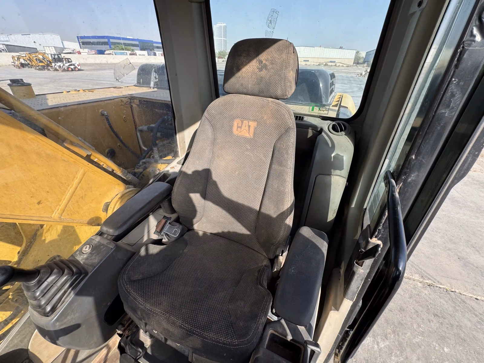 Generation-Cat 323 Medium excavators-interior