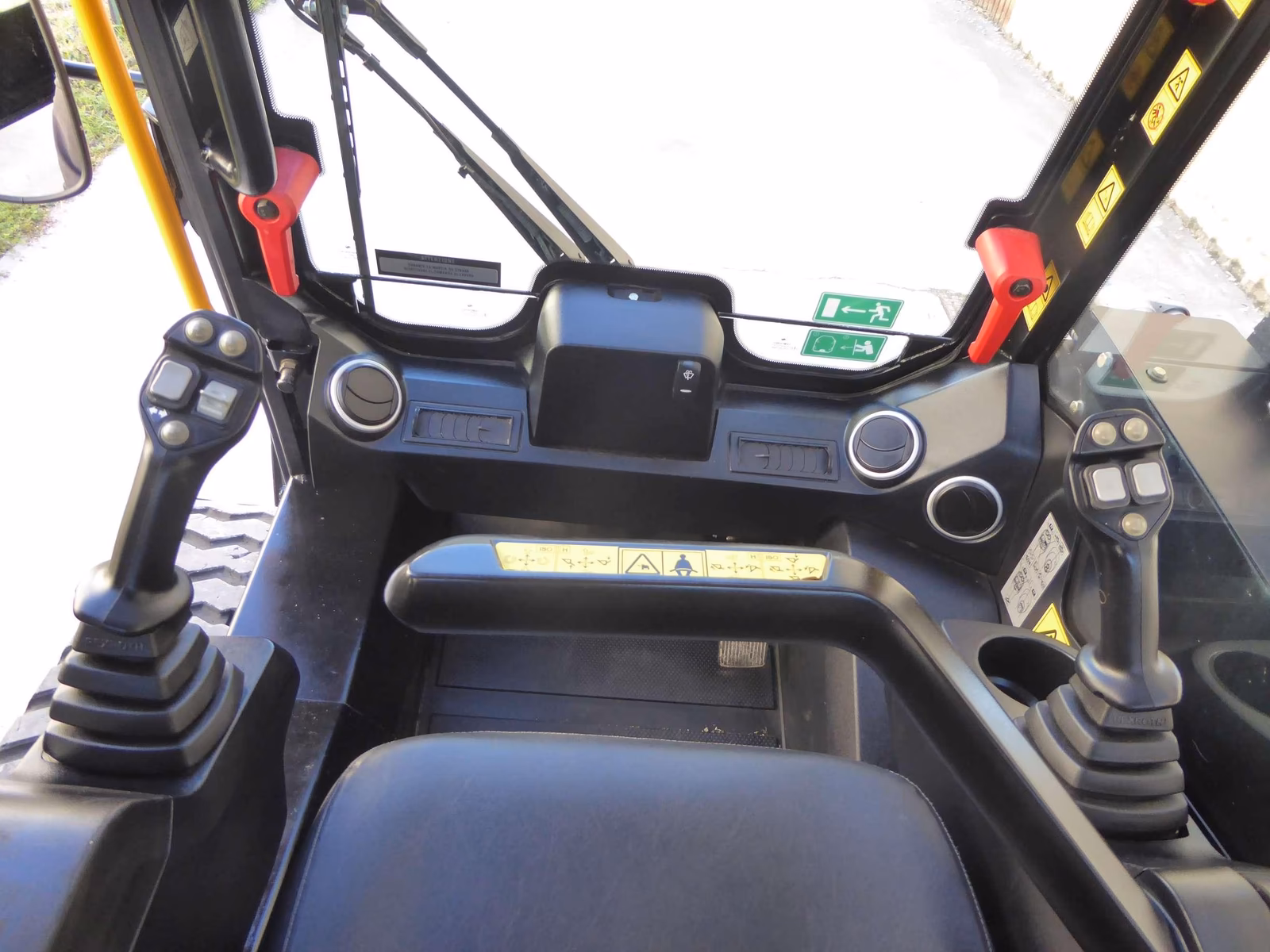 Generation-JCB 260T Compact track loaders-interior